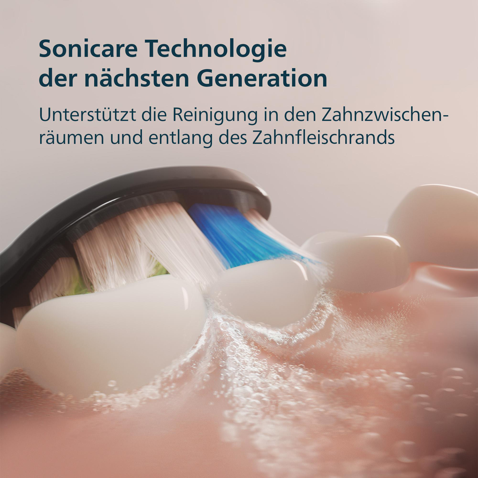 Eine Schallzahnbürste reinigt Zähne mit Wasser und Schaum.