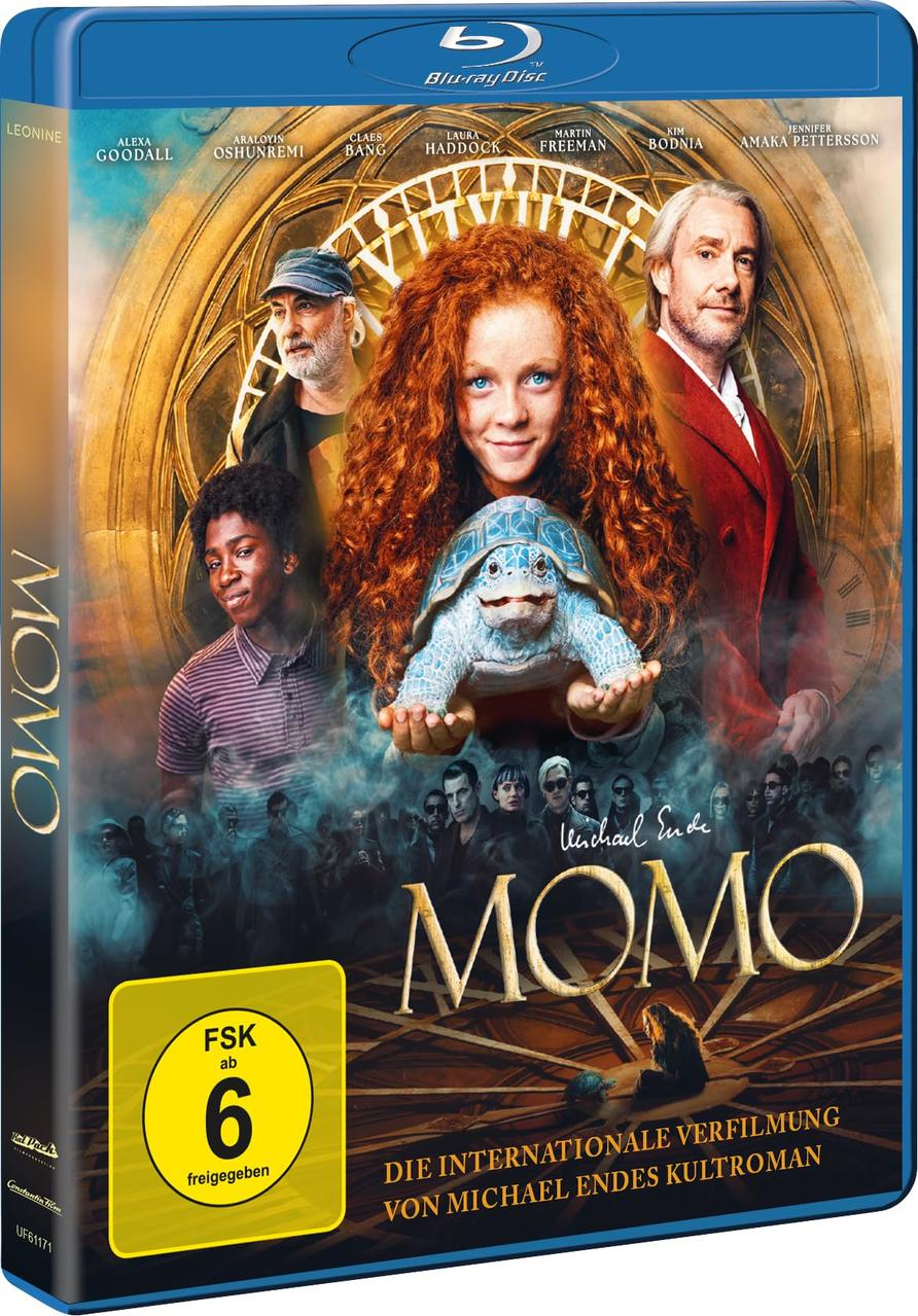 Filmplakat: Mädchen mit Schildkröte, umgeben von Schauspielern und dem Titel MOMO.