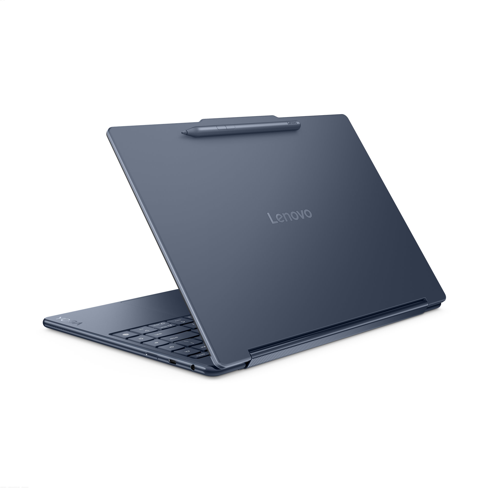 Ein blauer Lenovo Yoga Laptop mit Stift, teilweise geöffnet, auf schwarzem Hintergrund.
