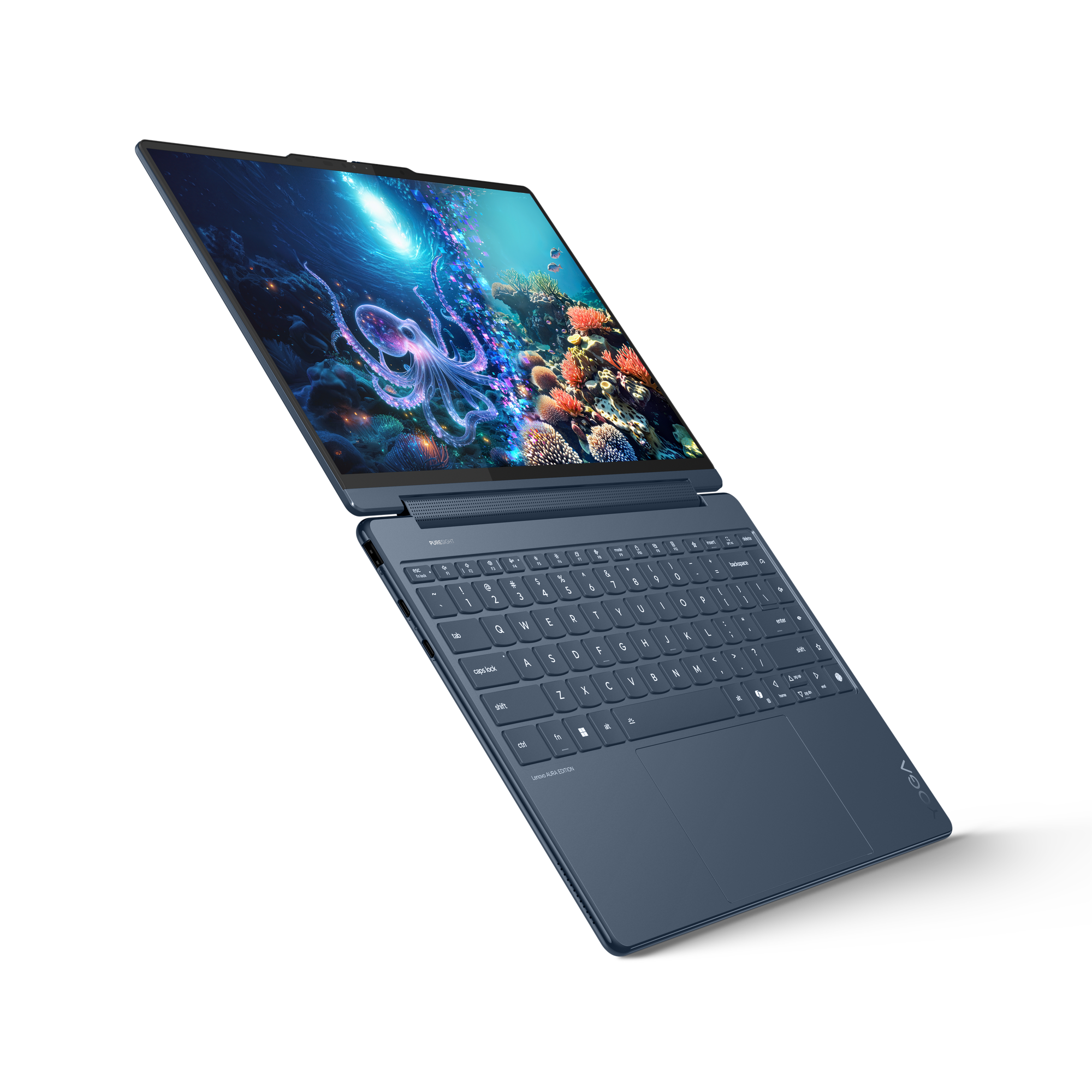 Ein blaues Lenovo Yoga Laptop mit einem Unterwasserbild auf dem Bildschirm.