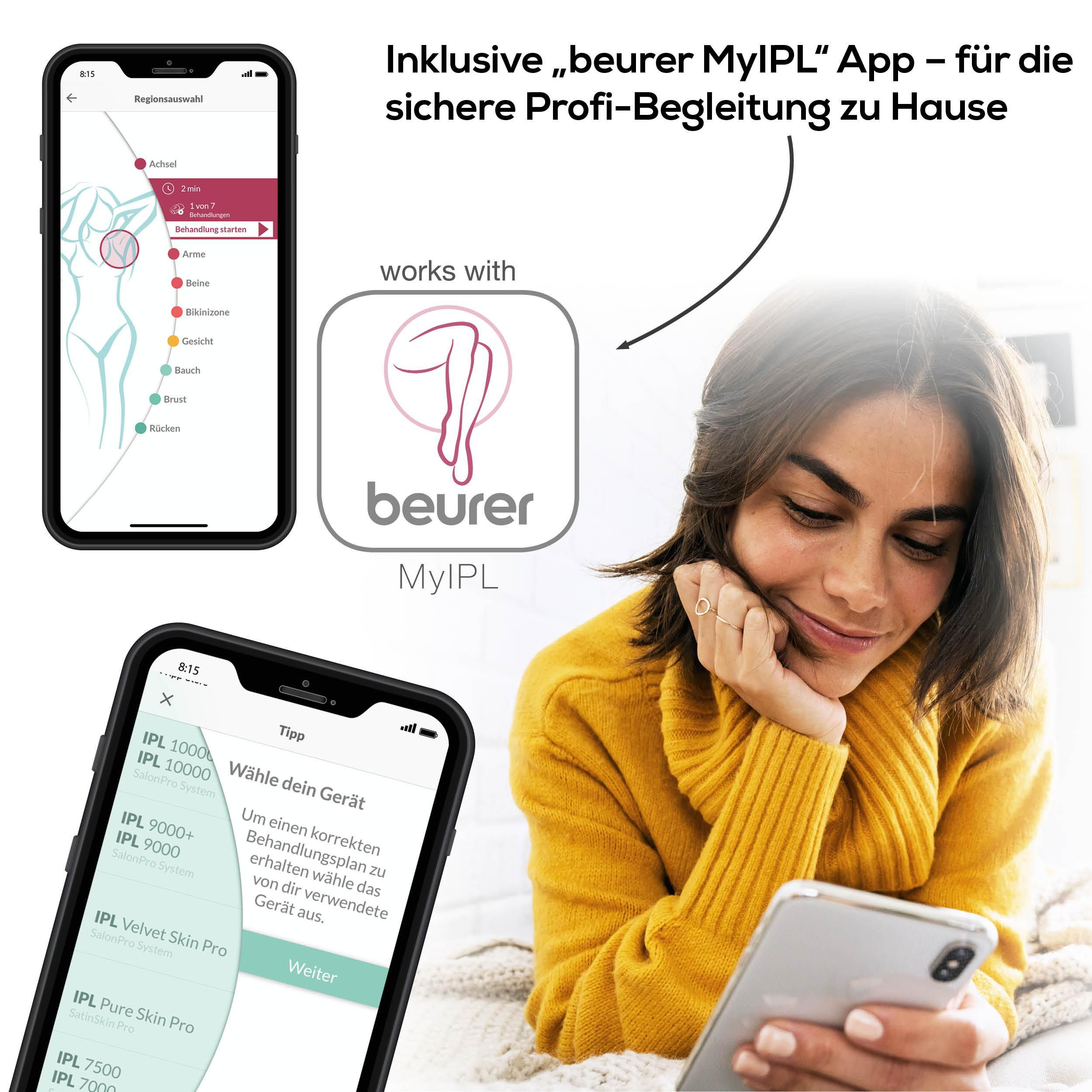 Eine Frau mit einem gelben Pullover hält ein Smartphone und schaut darauf.