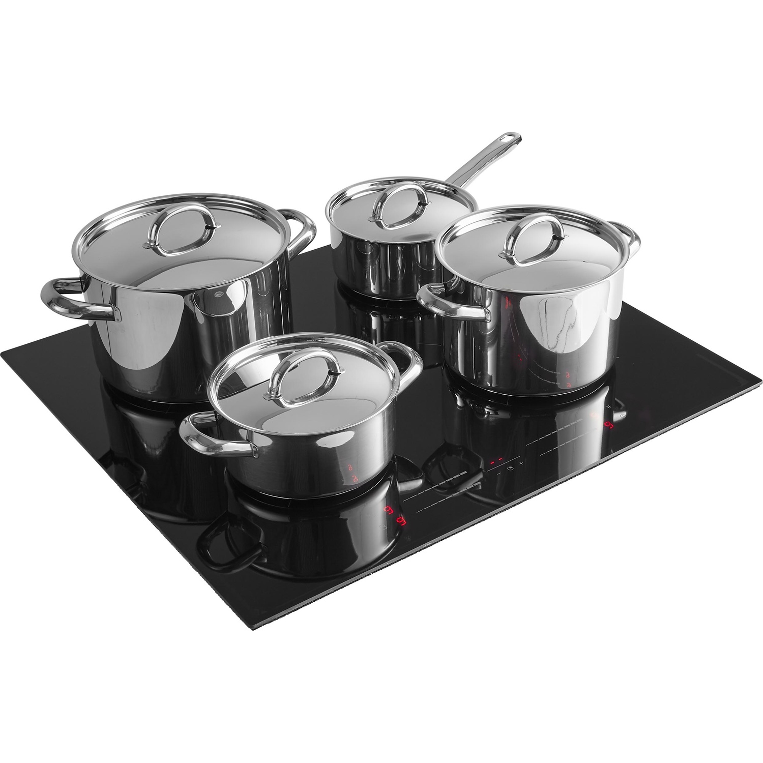 Quatre casseroles en acier inoxydable sur une plaque à induction noire.