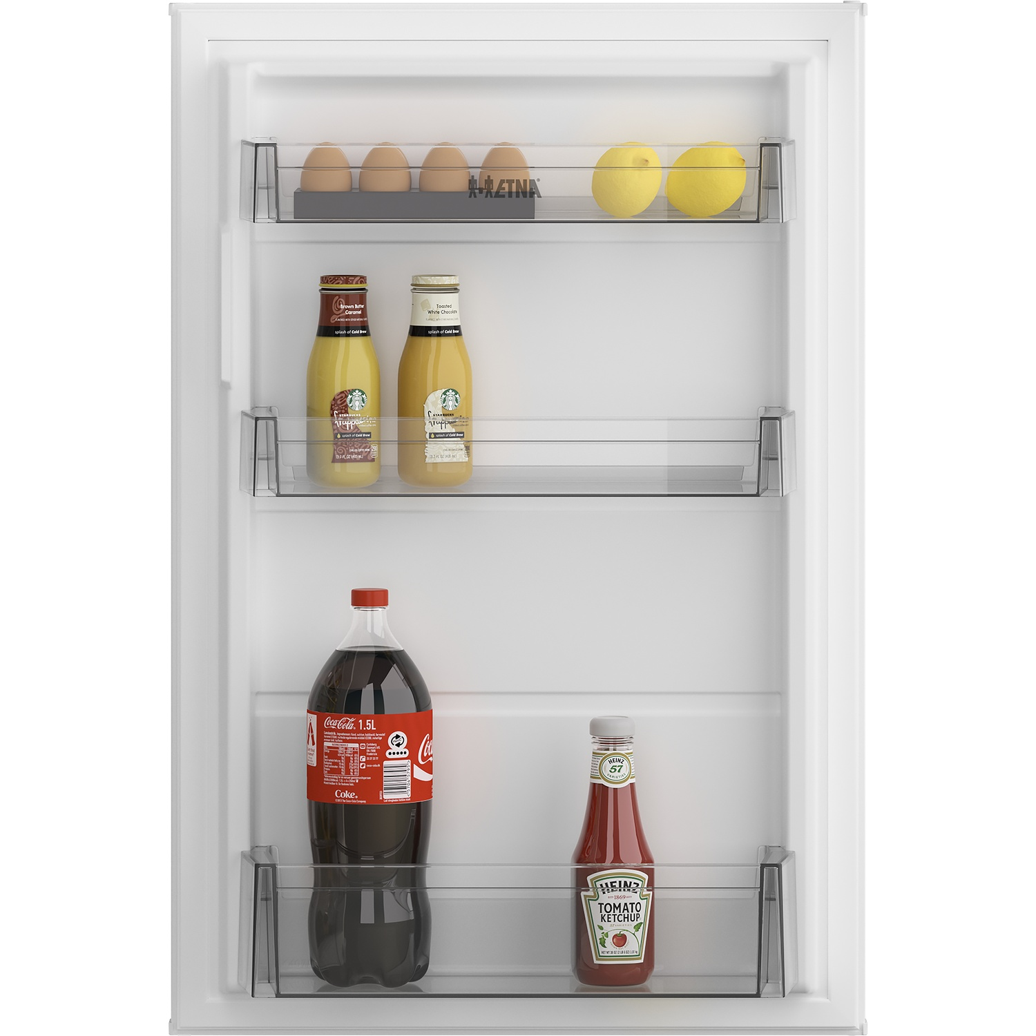 Une étagère de réfrigérateur avec des œufs, des citrons, des boissons et du ketchup.
