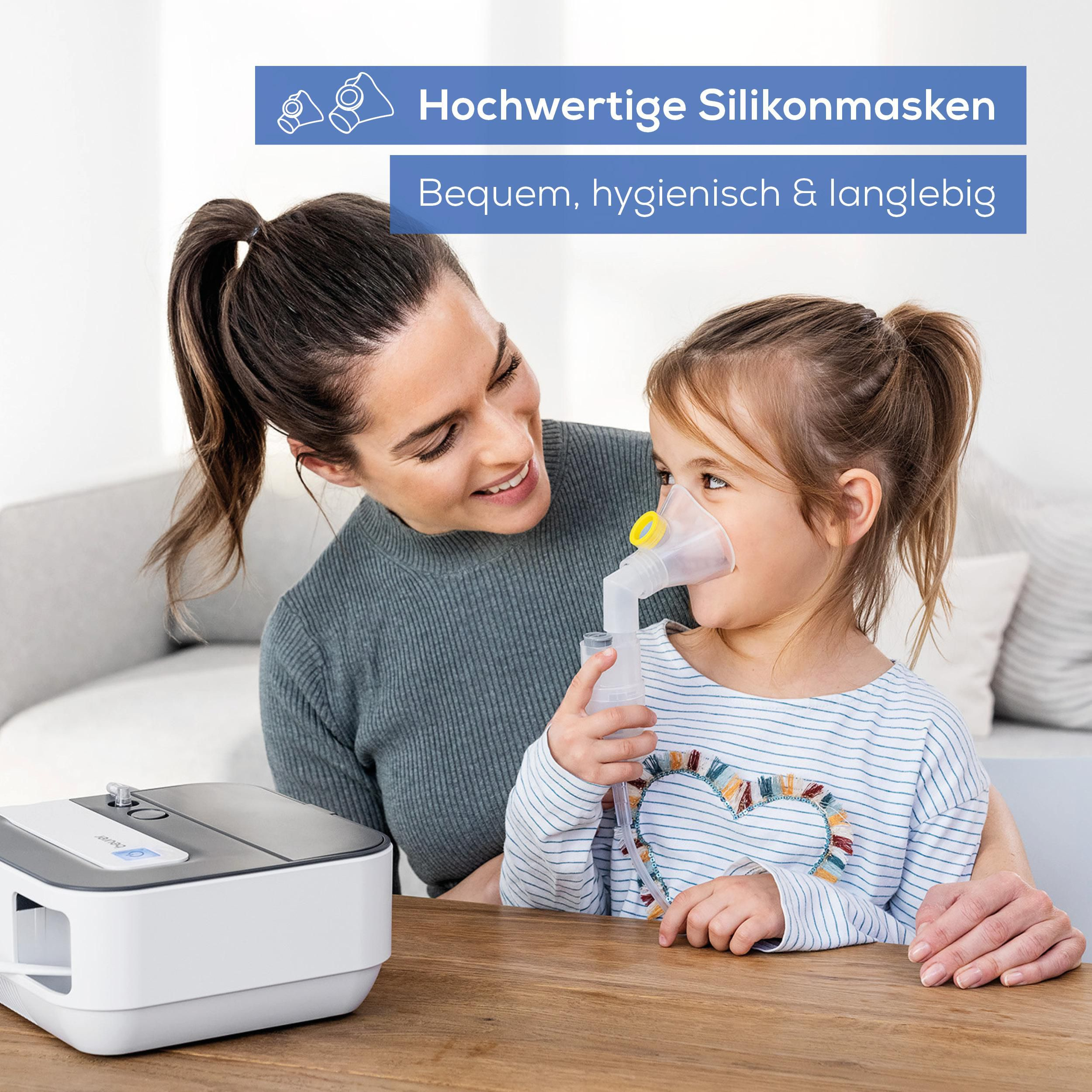 Frau mit Kind nutzt Inhalator. Hochwertige Silikonmasken.