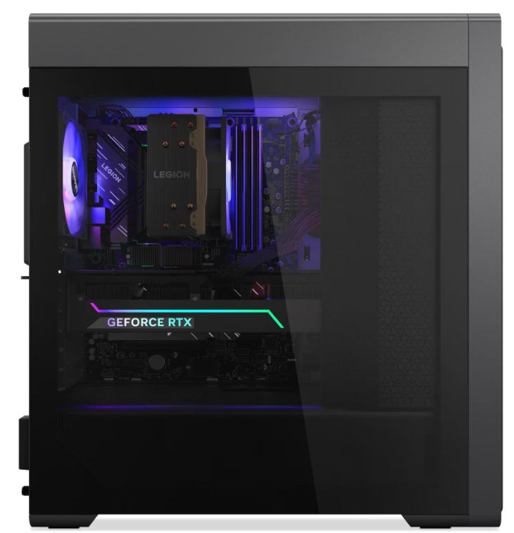 Ein beleuchteter Gaming-PC mit RGB-Lüftern, CPU-Kühler und GeForce RTX-Grafikkarte.