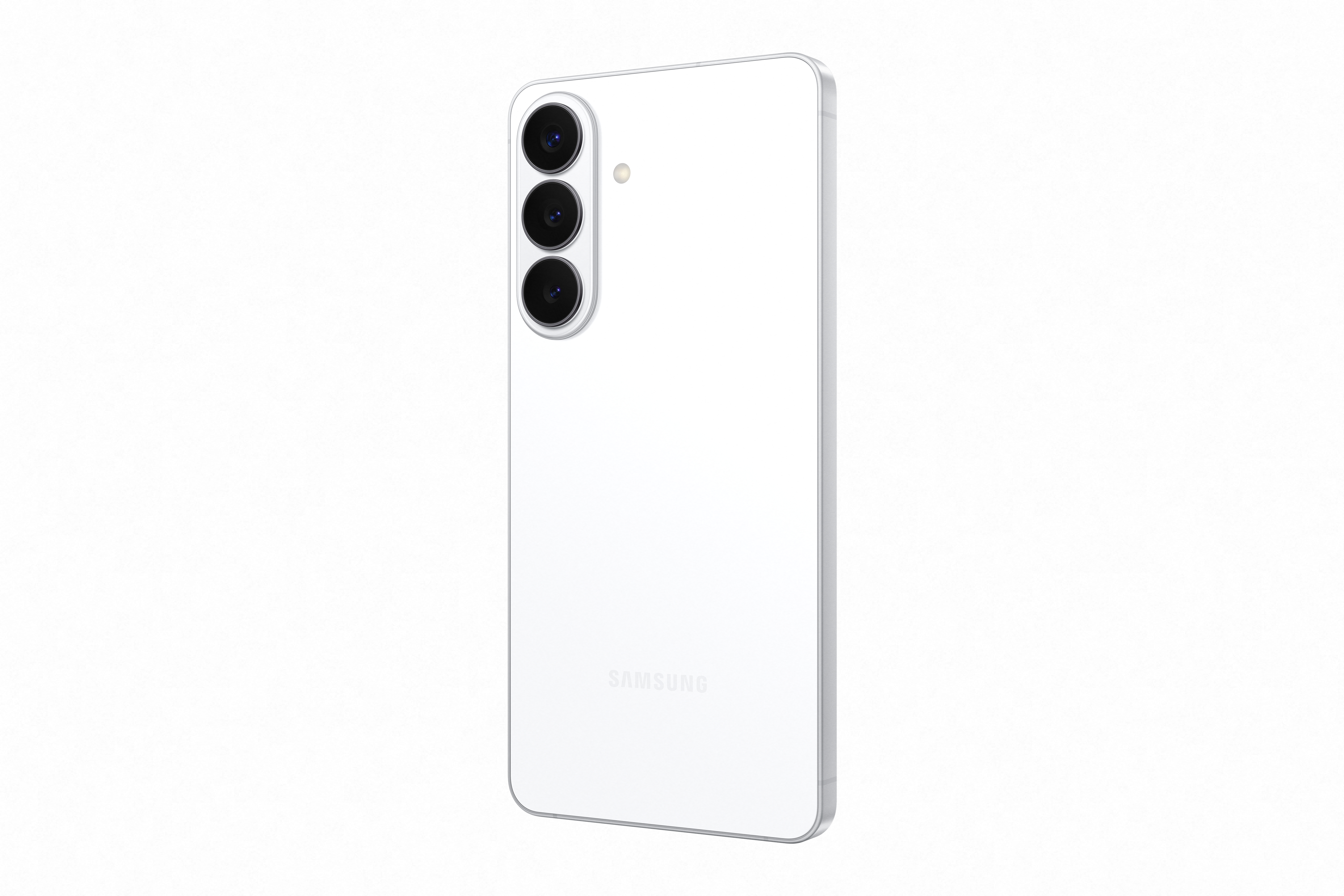 Weiße Rückseite eines Smartphones mit drei Kameralinsen und Samsung-Logo.