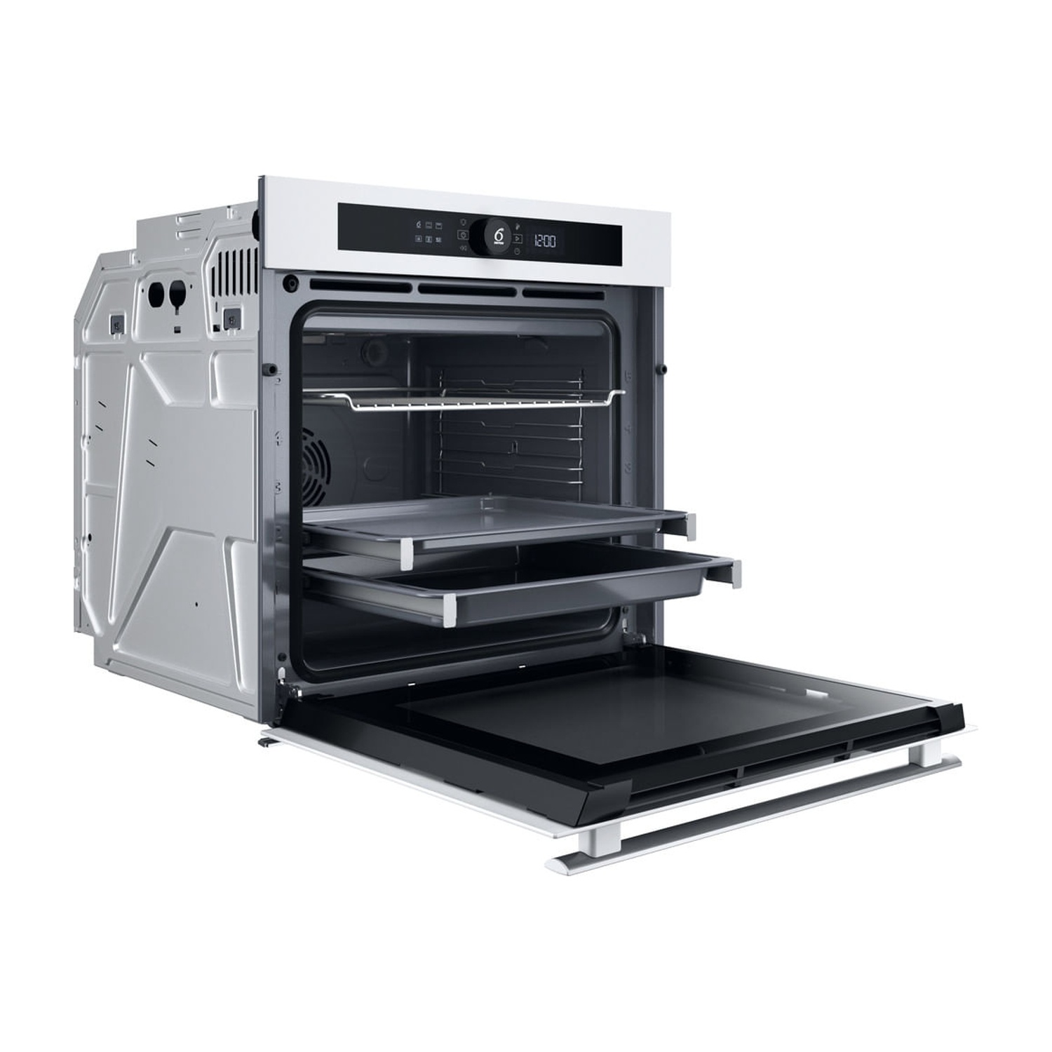 Un forno da incasso moderno con porta aperta e griglie estraibili.