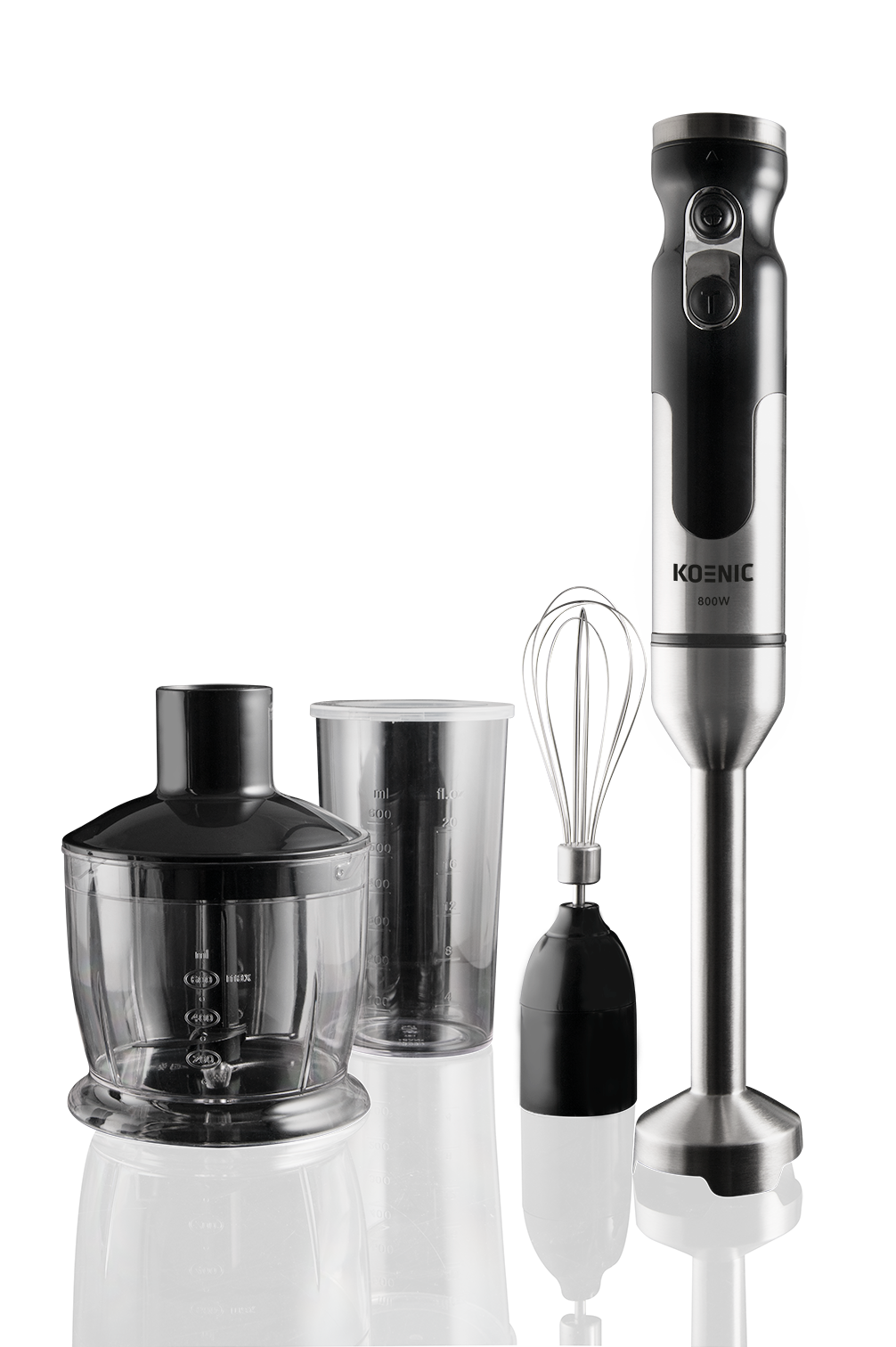 Zestaw blendera ręcznego z kubkiem, przystawką do siekania i trzepaczką na czarnym tle.