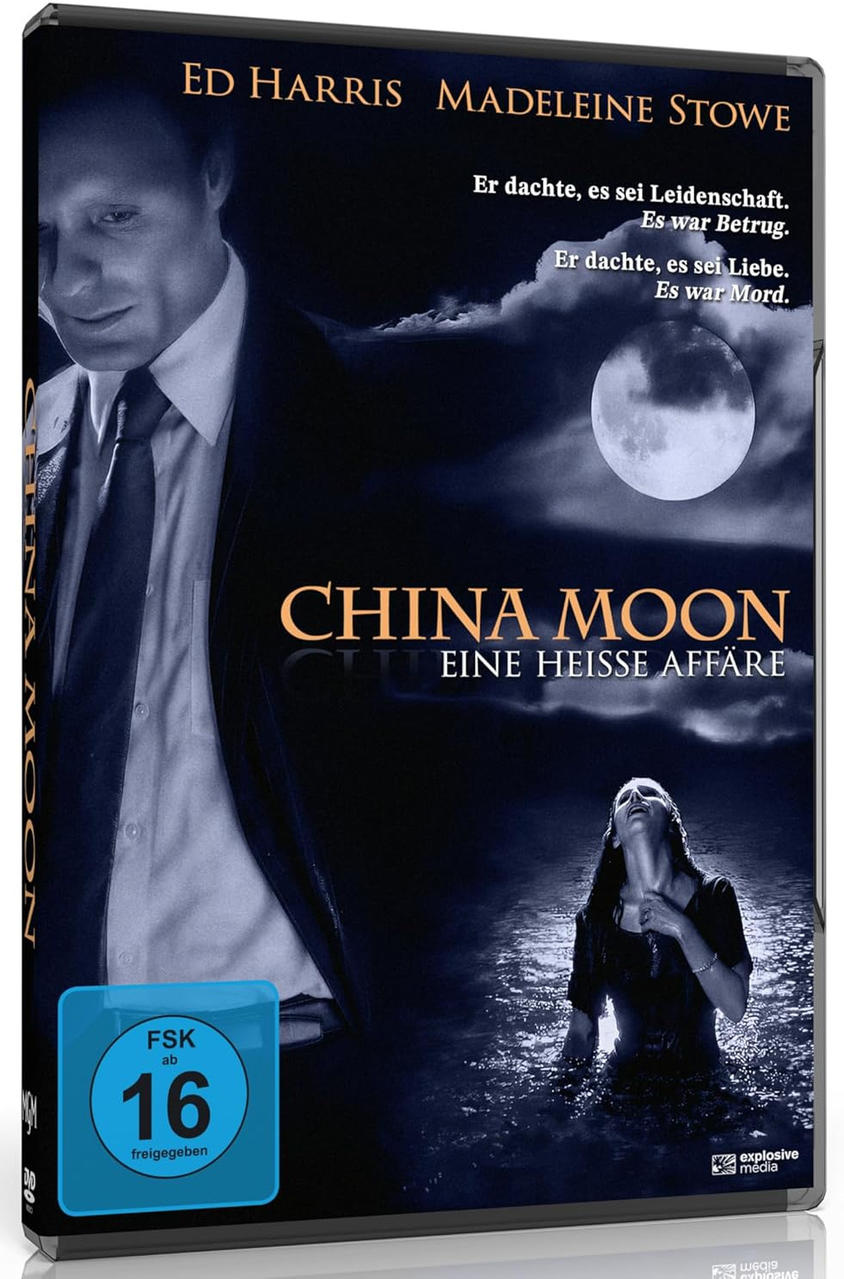 DVD-Cover: Mann im Anzug links, Frau im Wasser rechts, Mond am Himmel.