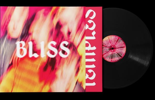 Schwarzes Vinyl mit "BLISS" Cover und rosa Mittelloch-Aufkleber.