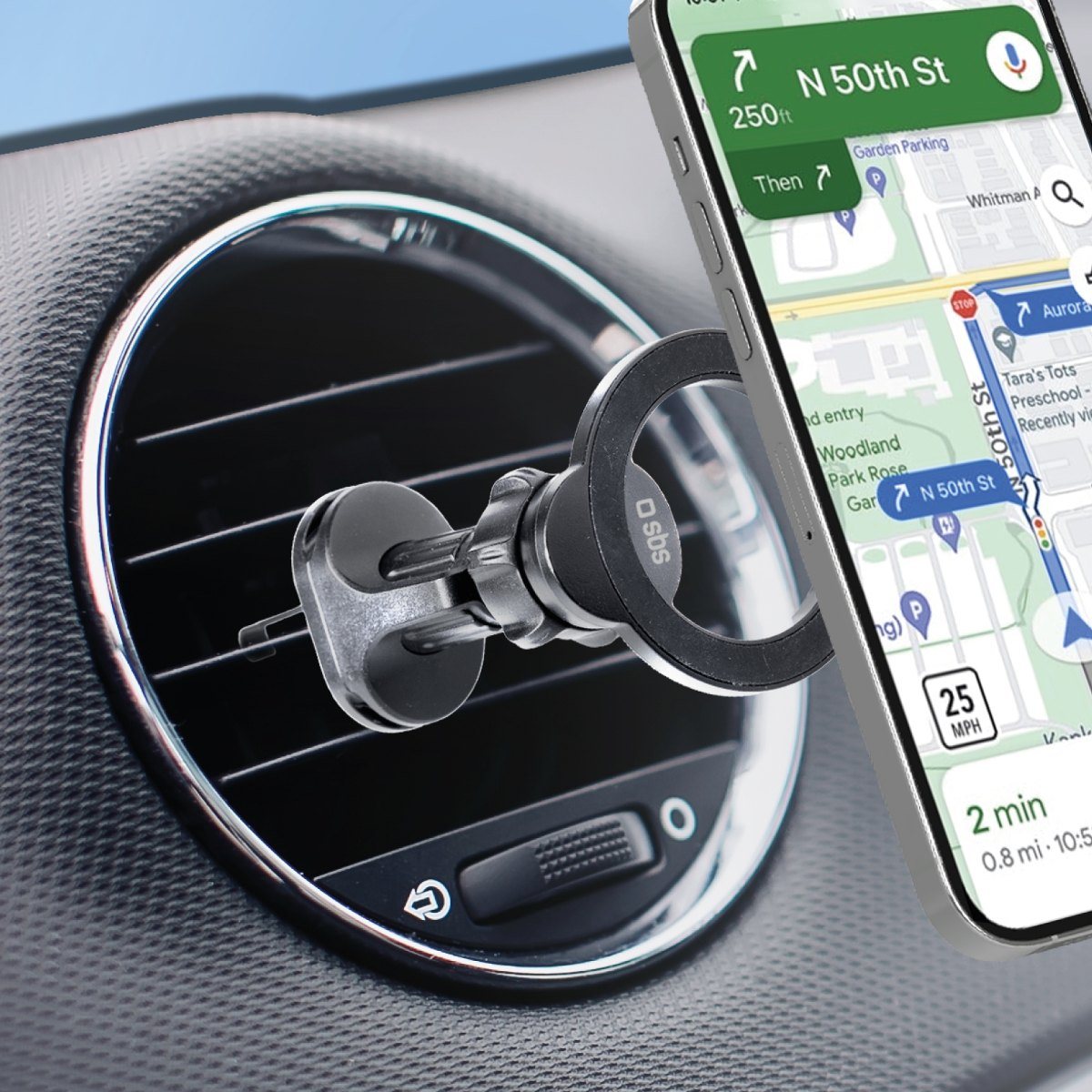 Ein Handyhalter mit Navigations-App ist an einem Auto-Luftauslass befestigt.