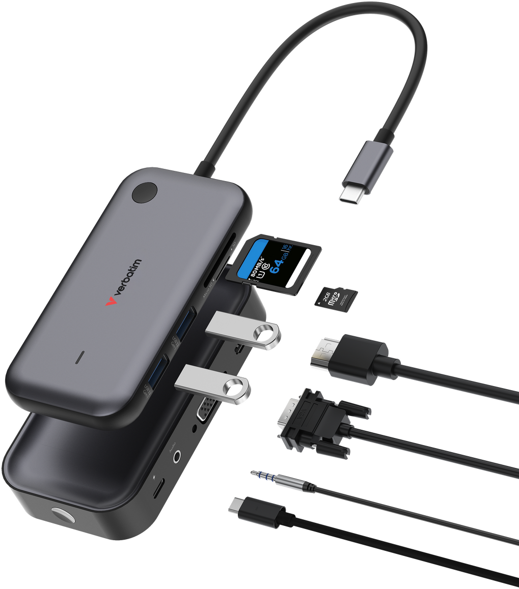 Szürke USB-C hub több porttal, memóriakártyákkal és kábelekkel.