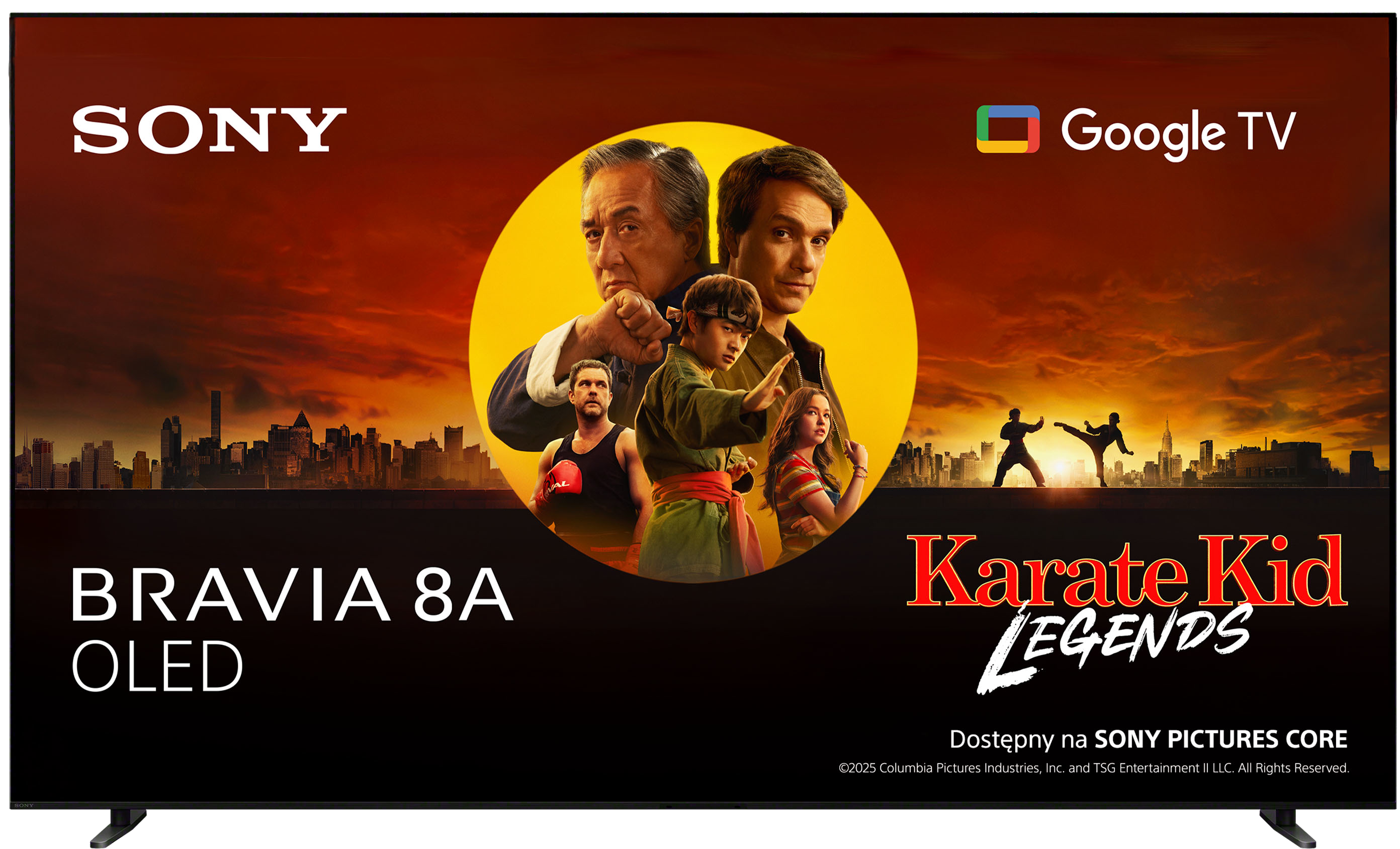 Telewizor Sony Bravia OLED wyświetla plakat Karate Kid Legends z aktorami i miastem.