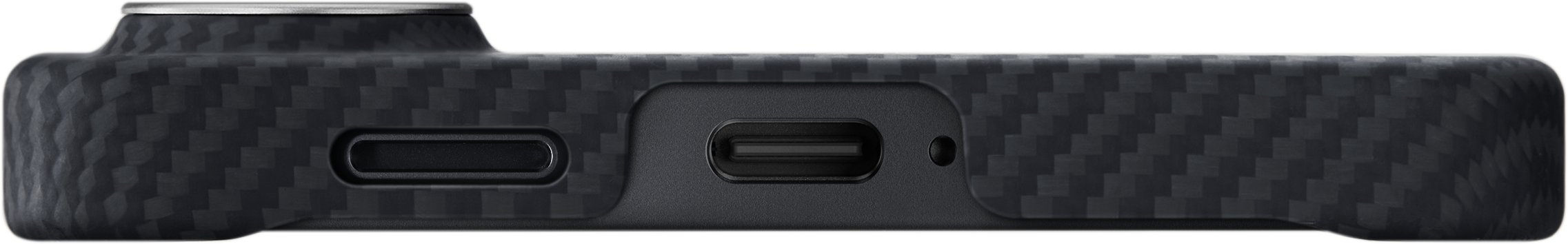 Fekete texturált telefontok közelképe, alján USB-C töltőporttal és egy kis hangszóróráccsal.