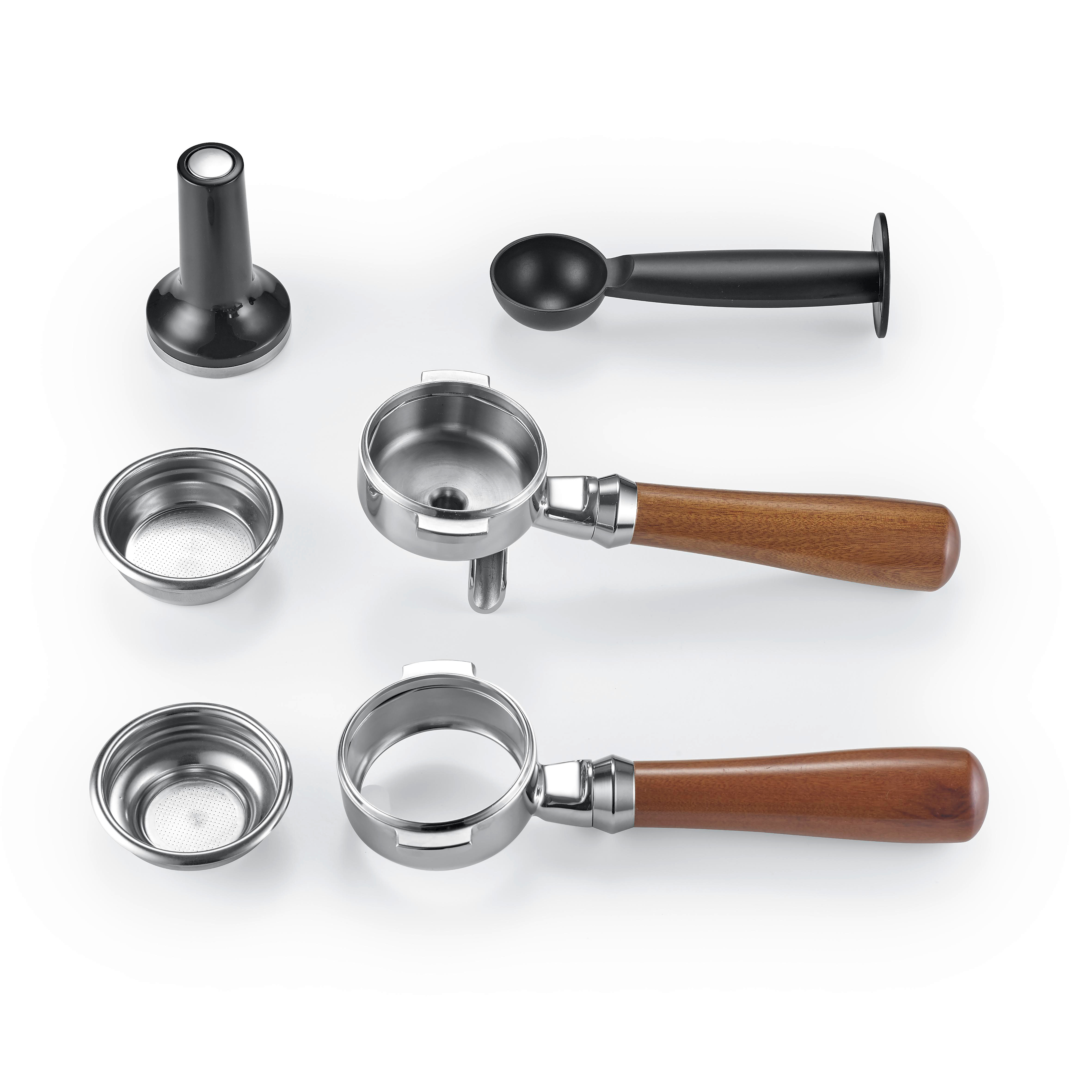 Espressomaschinenteile: Siebträger, Siebe, Tamper und Löffel.