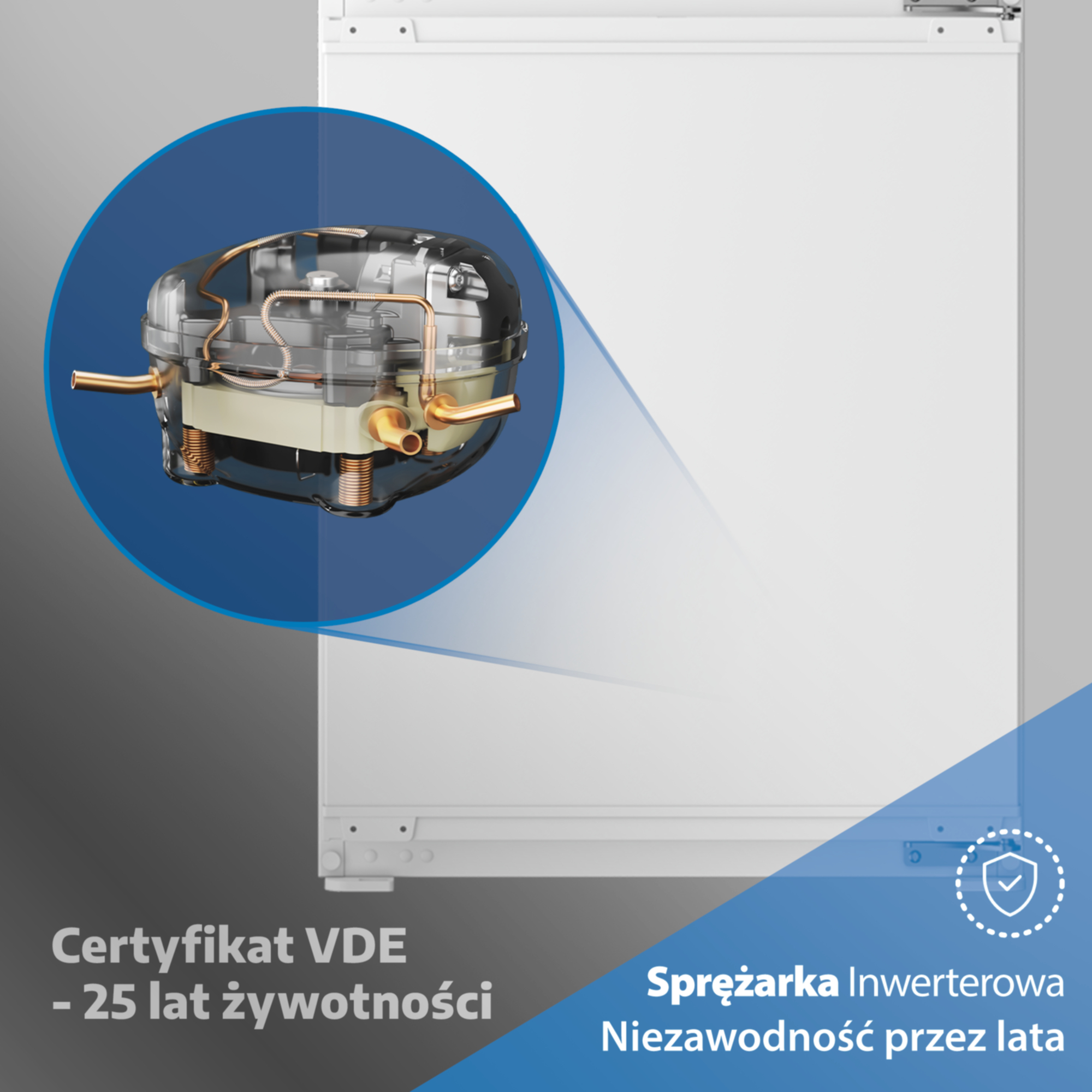 Szczegół kompresora z miedzianymi rurkami, przed białym lodówką.