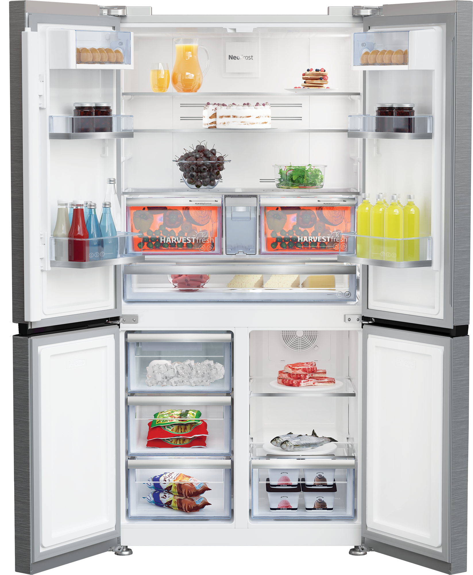 Otwarta lodówka wypełniona jedzeniem, w tym jajkami, ciastem, owocami, warzywami, mięsem i lodami.