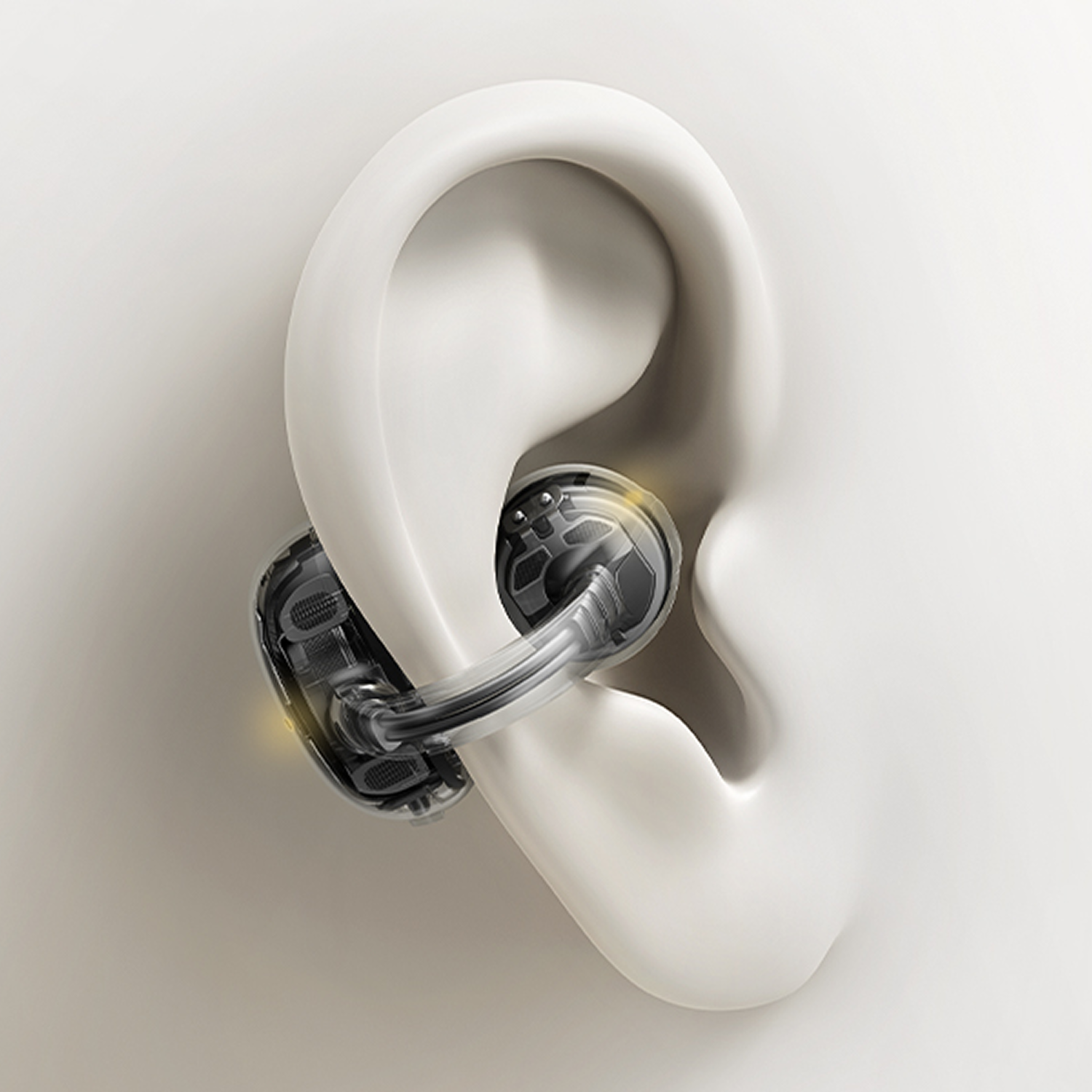 Un audífono transparente con detalles negros se asienta en una oreja blanca.