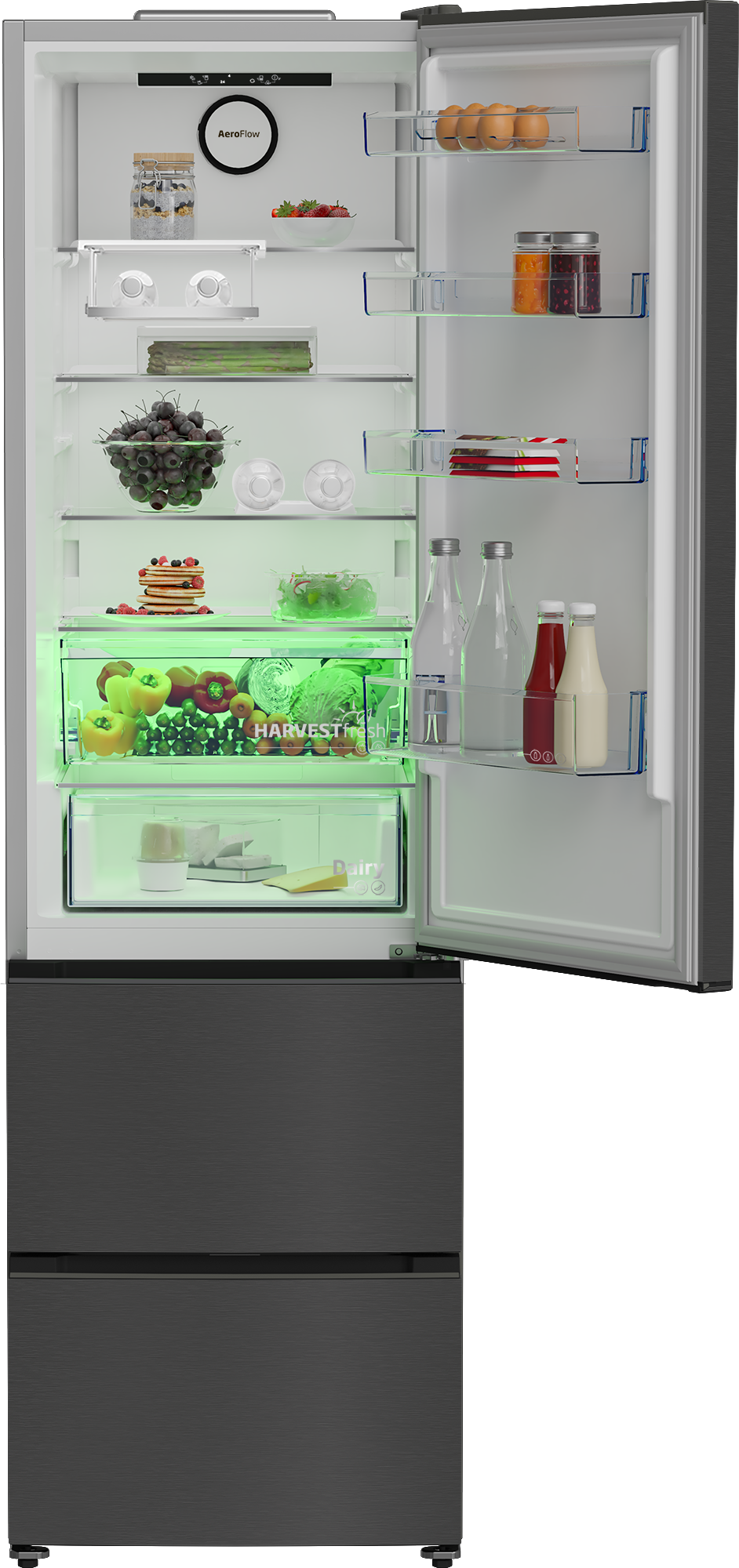 Otwarta lodówka z jajkami, jagodami, warzywami i butelkami.