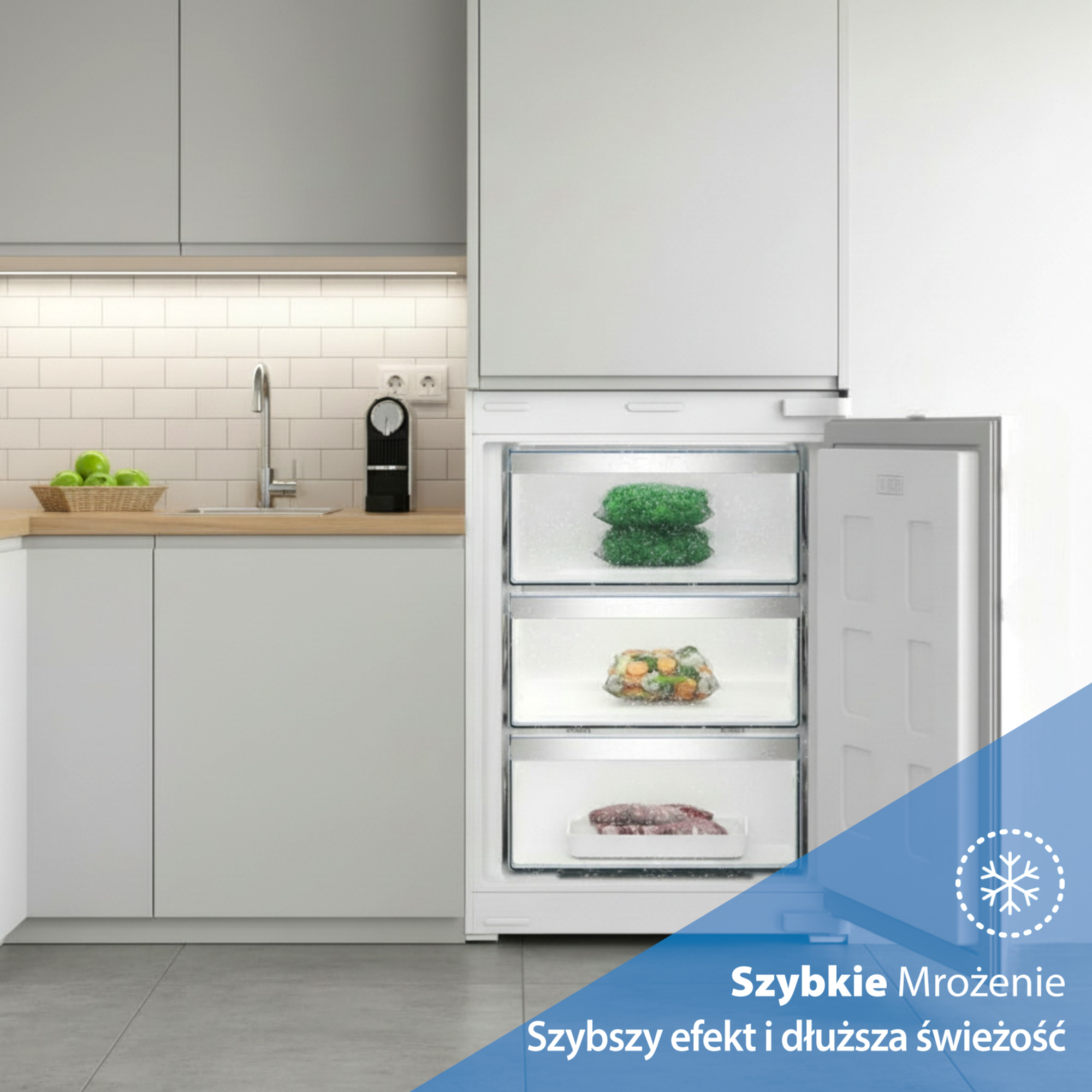 Lodówka z mrożonymi warzywami, mięsem i owocami w szufladach.