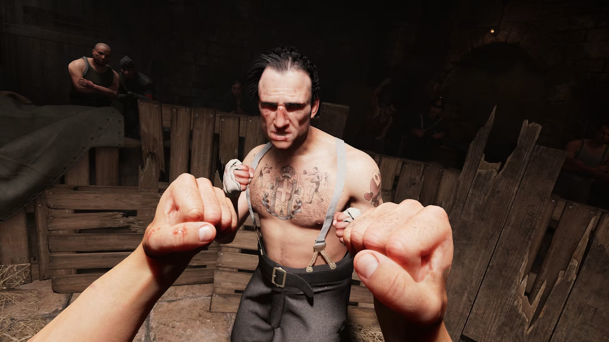 Ein Mann mit Tattoos im Ring, bereit zum Kampf, mit Zuschauern.