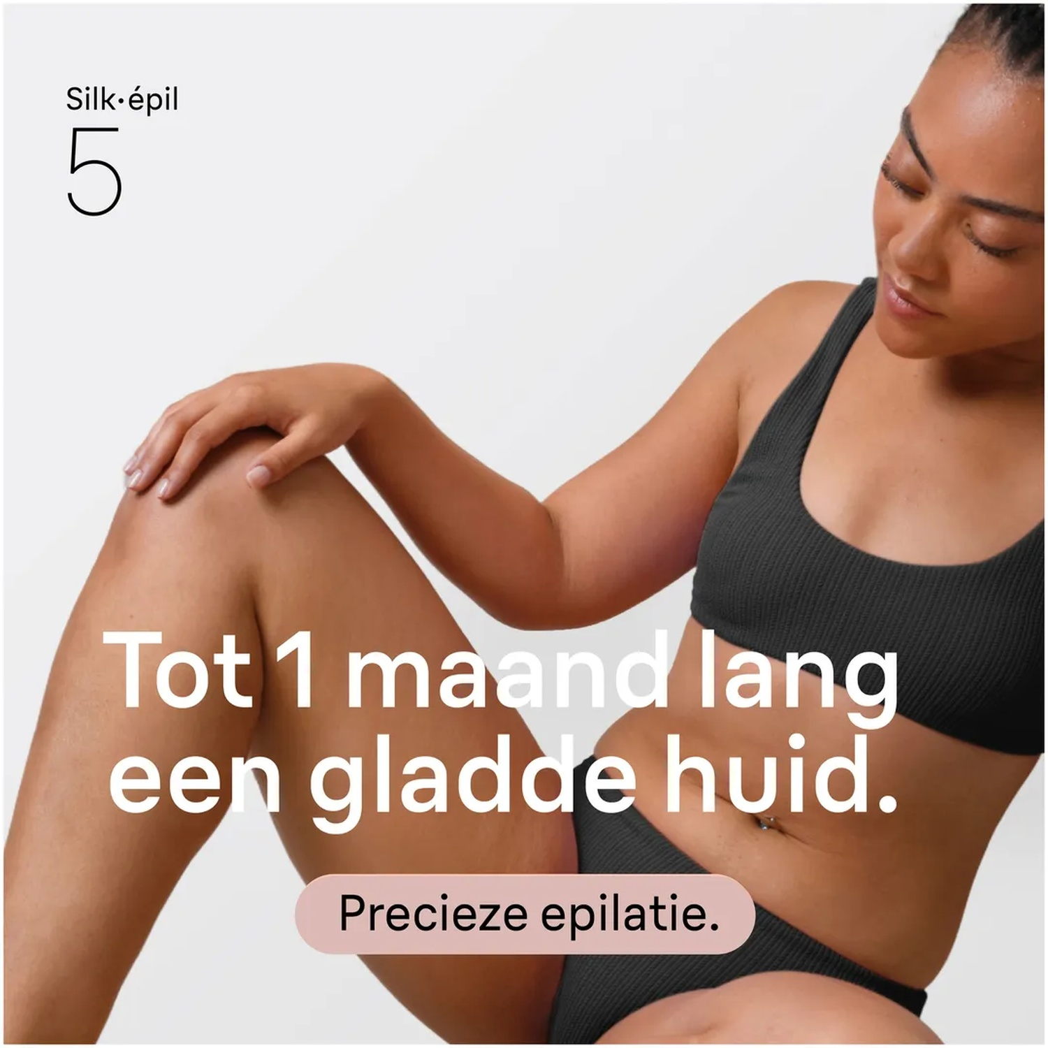 Vrouw in zwarte lingerie, Silk-épil 5 logo, gladde huid.