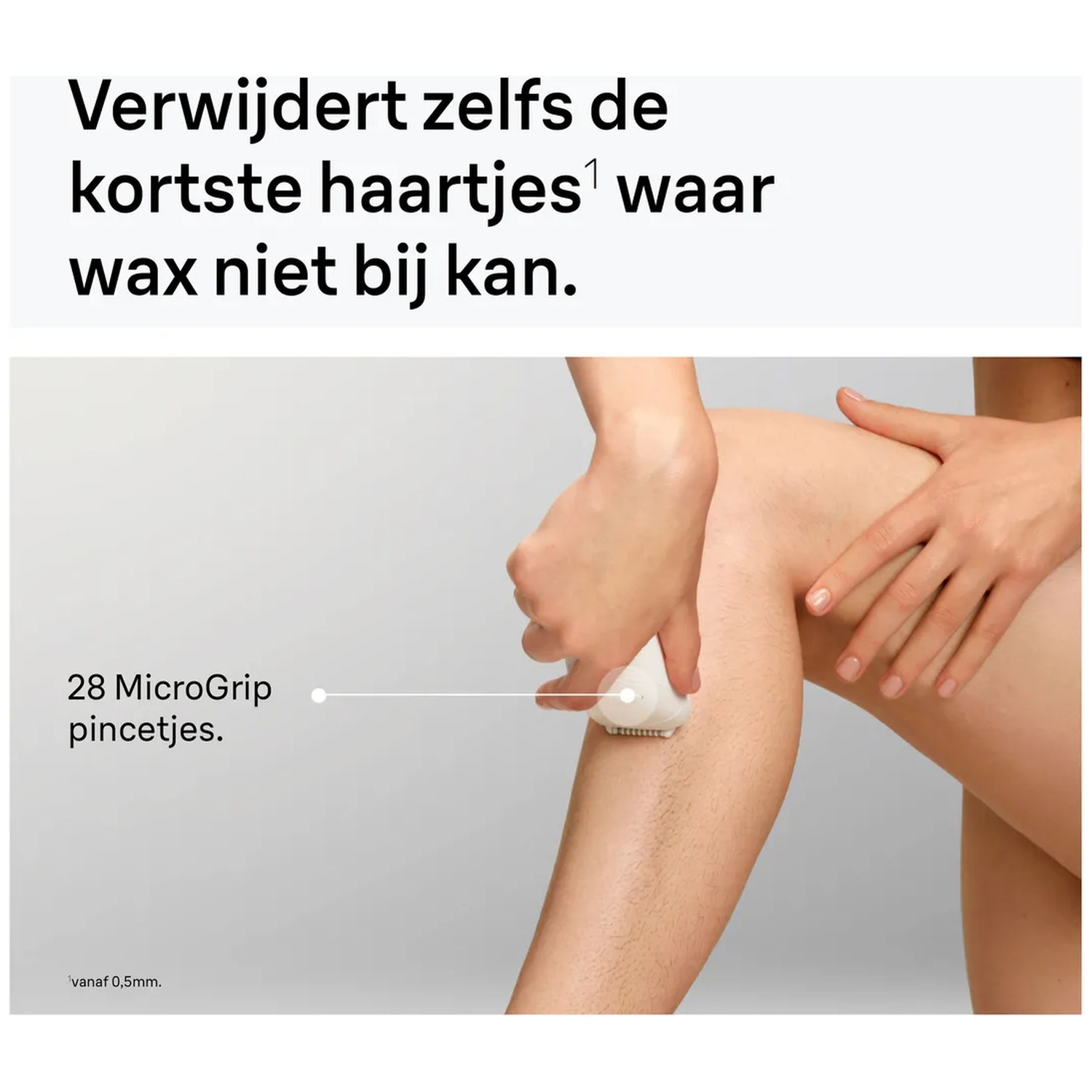 Een persoon epileert het been met een witte epilator, verwijdert korte haartjes.