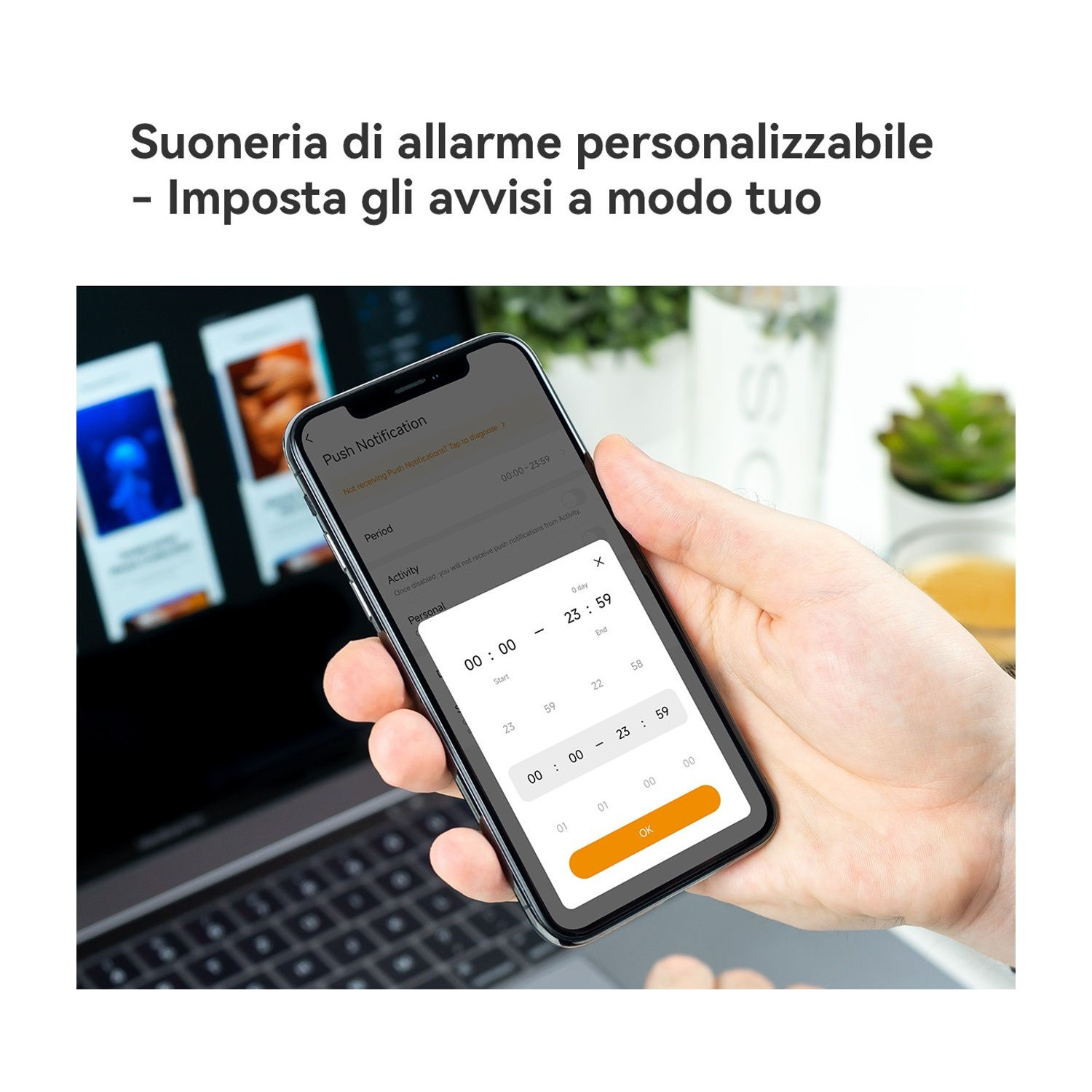 Una mano tiene un telefono che mostra un'app di impostazioni di ora e notifiche.