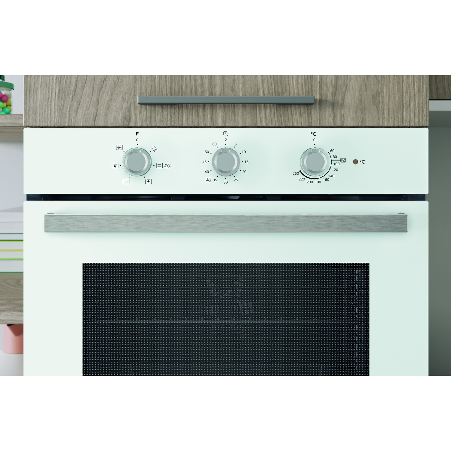 Un forno bianco con tre manopole di controllo e una finestra a griglia.