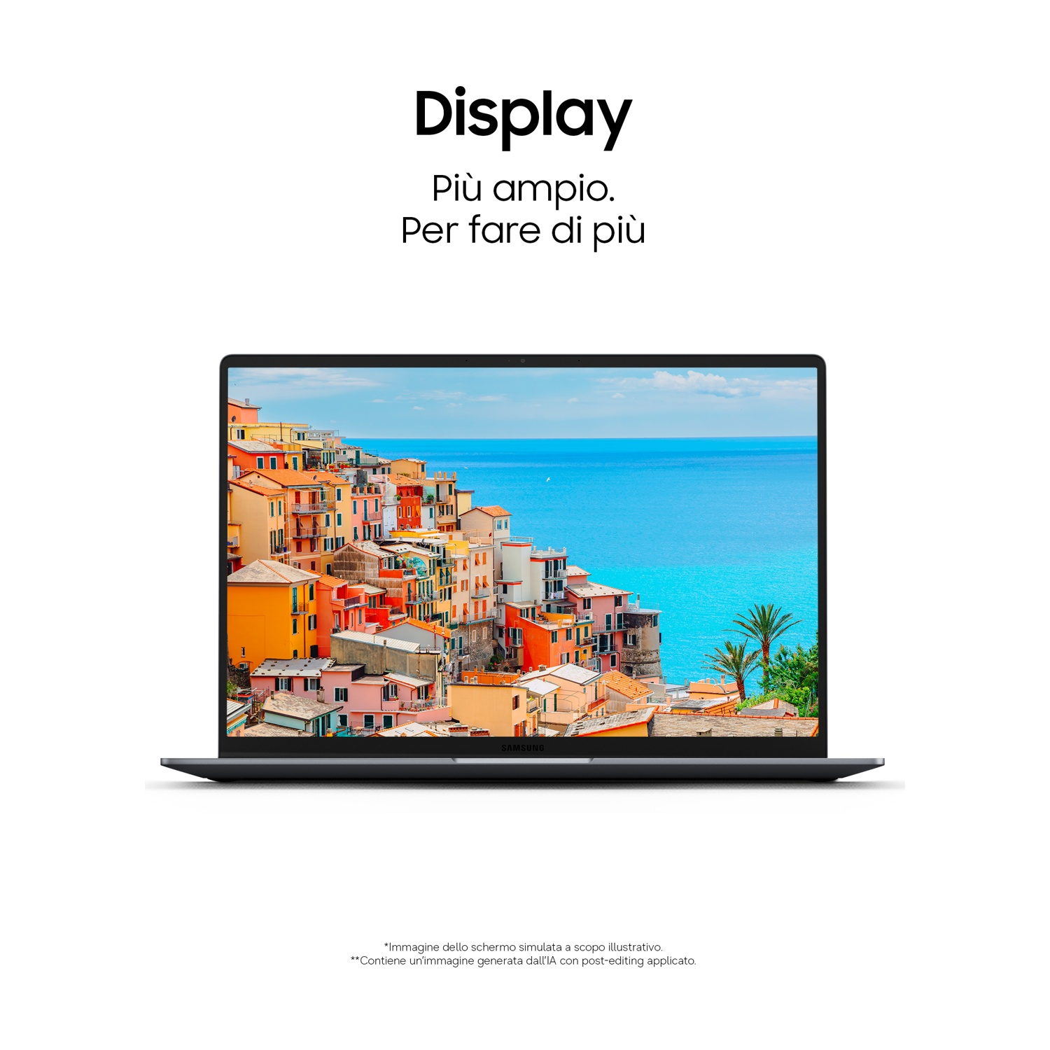 Un portatile mostra un villaggio colorato sul mare. Il testo dice 'Display'.