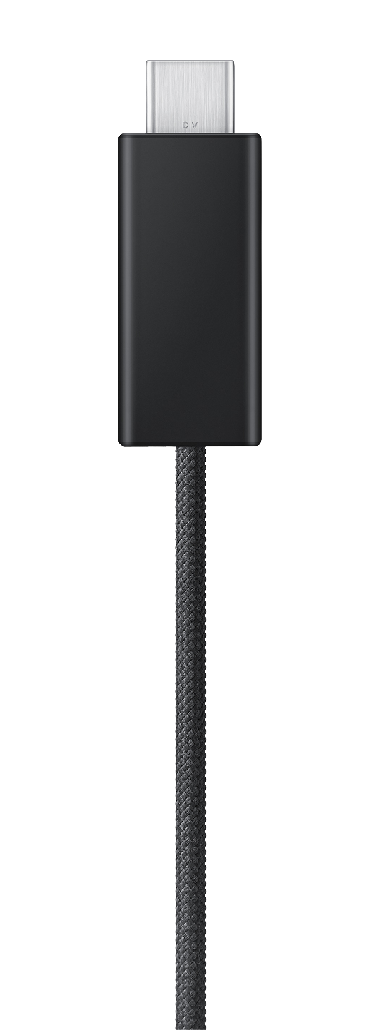 Primer plano de un cable USB-C negro con conector plateado.