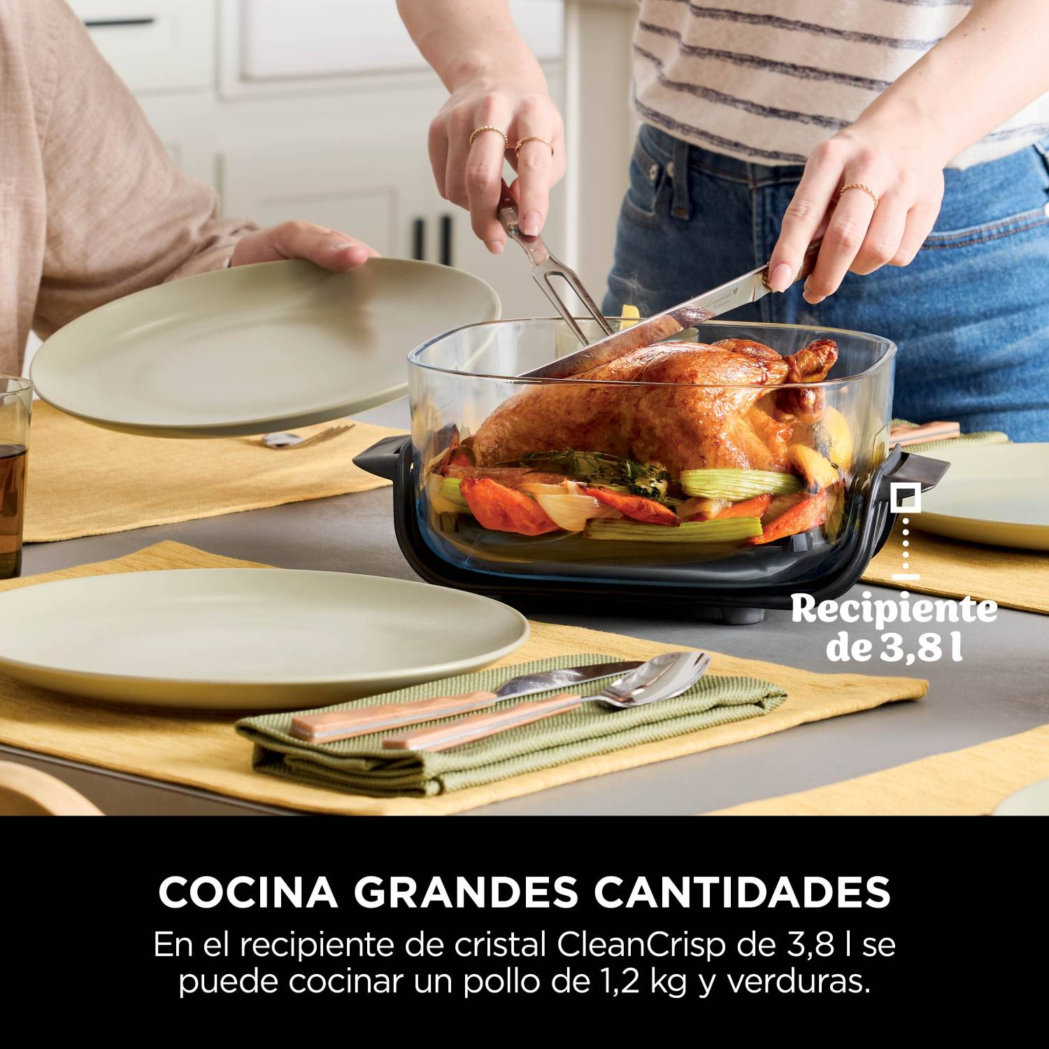 Cocina grandes cantidades. En el recipiente de cristal CleanCrisp de 3.8L se puede cocinar un pollo de 1.2 kg y verduras.