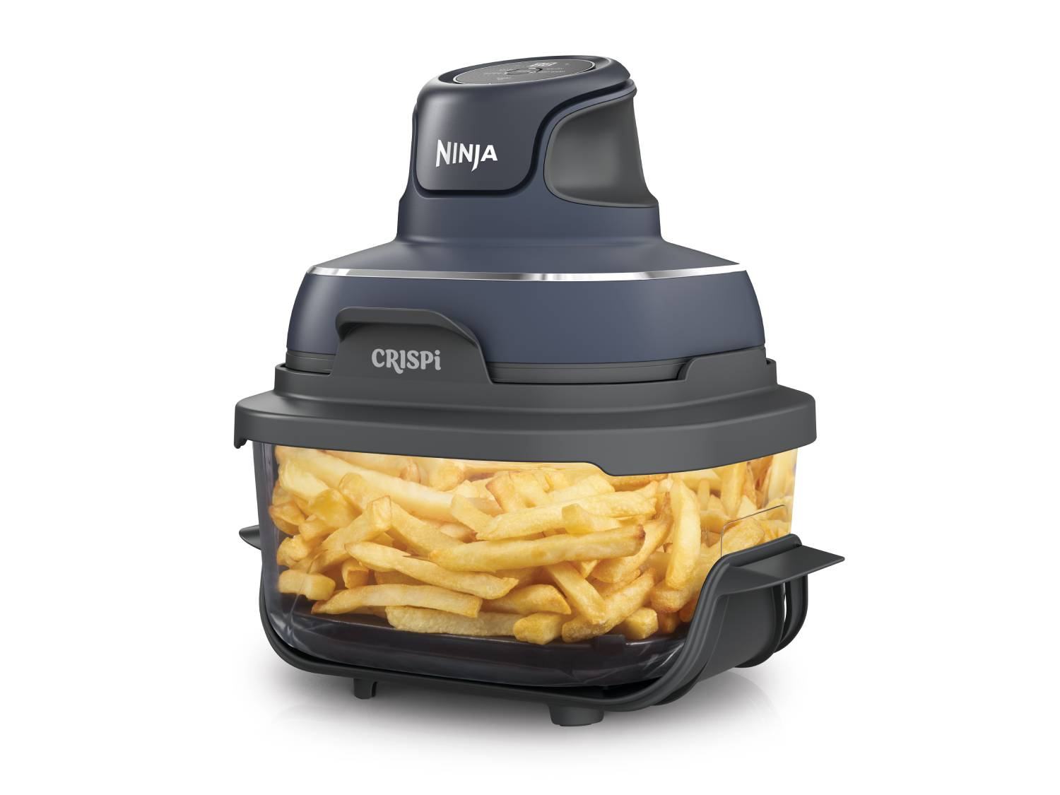 Un accesorio de freidora de aire Ninja Crispi con un recipiente lleno de papas fritas.