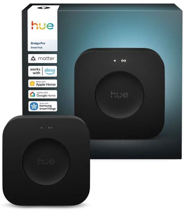 Egy fekete Hue Bridge Pro okos hub logóval a csomagoláson.