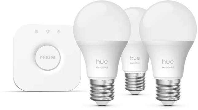 Fehér Philips Hue híd és három Hue Essential izzó fehér háttérrel.