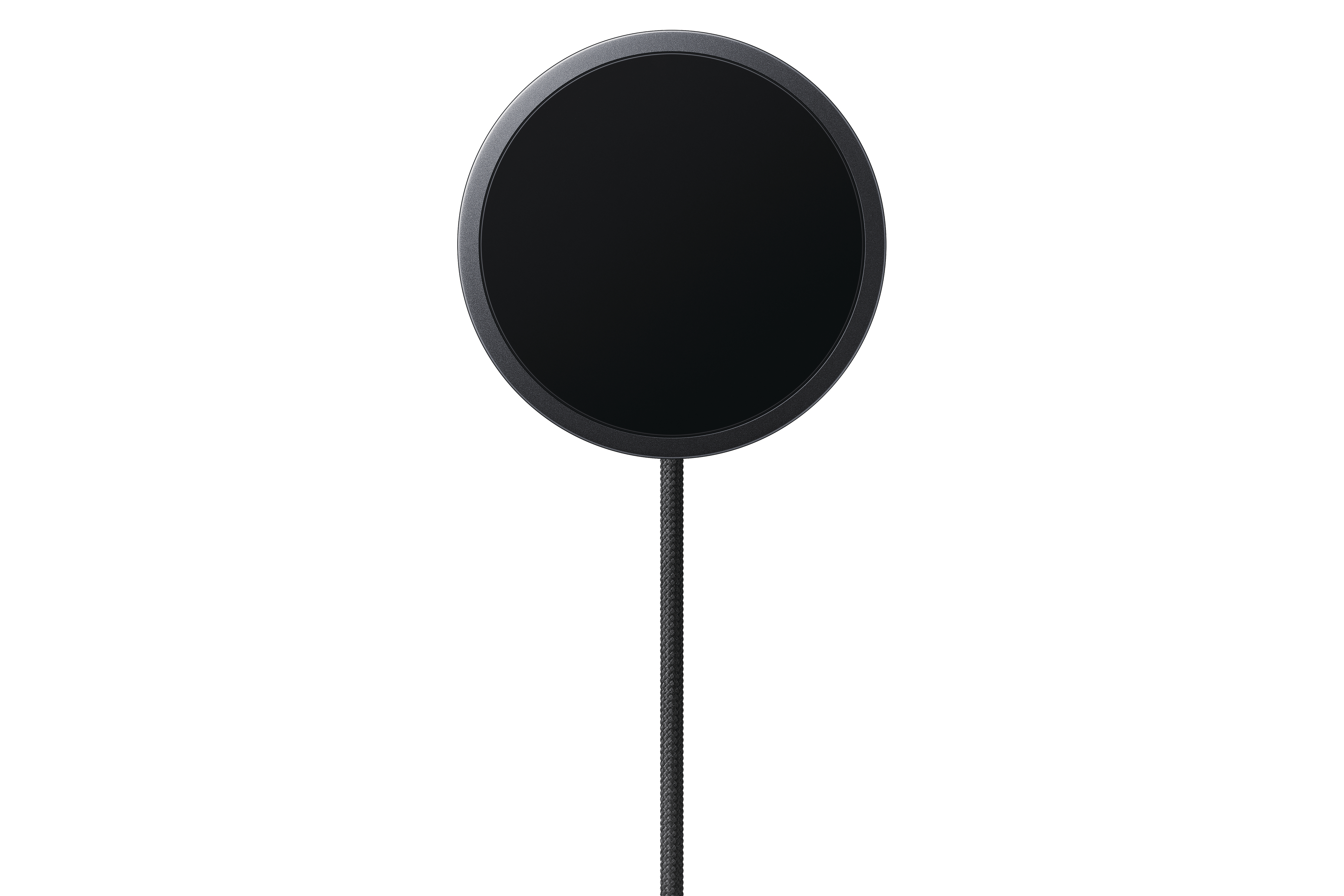 Schwarzer runder Popfilter mit grauem Rand und geflochtenem Kabel.