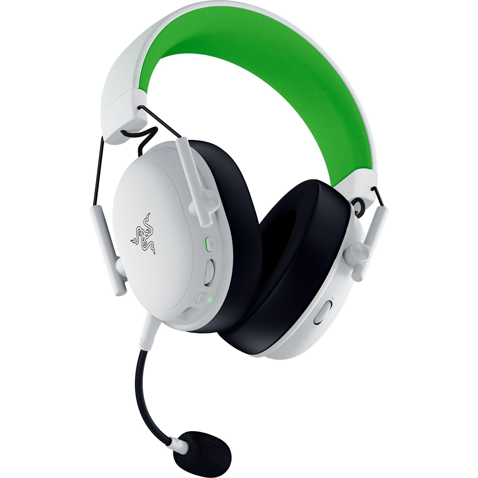 Weißes Headset mit grünen Akzenten, Mikrofon und Lautstärkeregler.