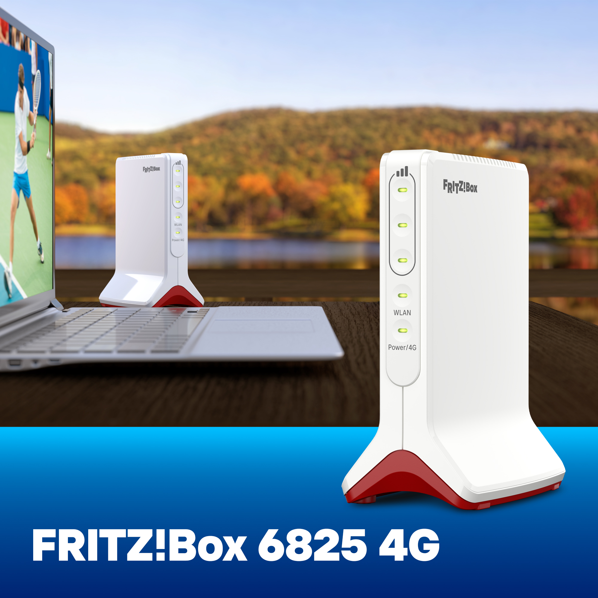 Zwei weiße FRITZ!Box-Router stehen auf einem Laptop vor einer Landschaft.