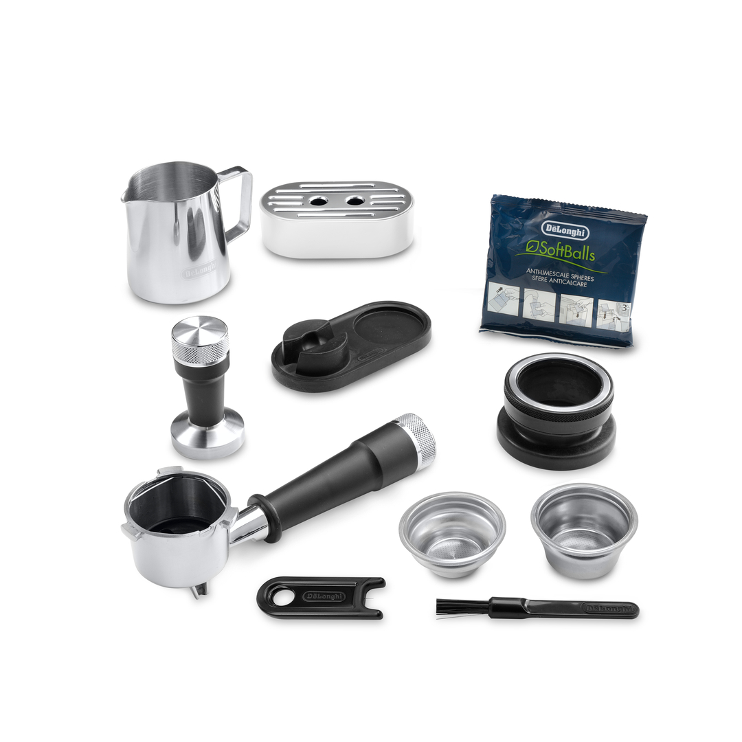 Espressomaschinen-Zubehör: Kanne, Tamper, Siebträger, Filter, Reinigungswerkzeug, Abtropfschale, Entkalker.