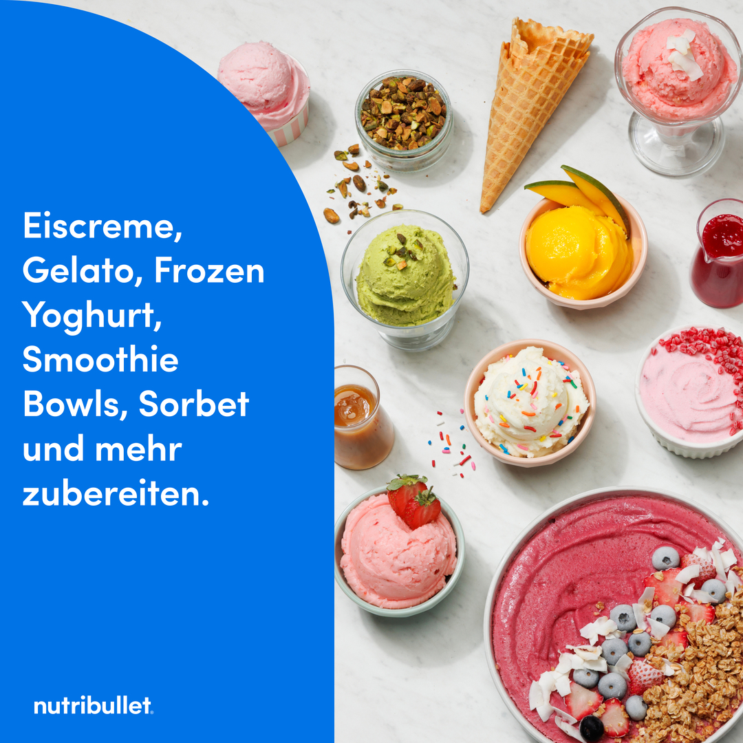 Bunte Eiscremes, Gelato, Smoothie Bowls und Toppings auf Marmoroberfläche.