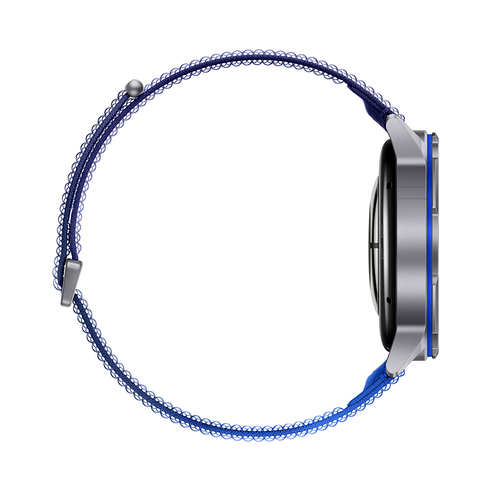 Reloj inteligente plateado con correa de tela azul y cierre de hebilla.