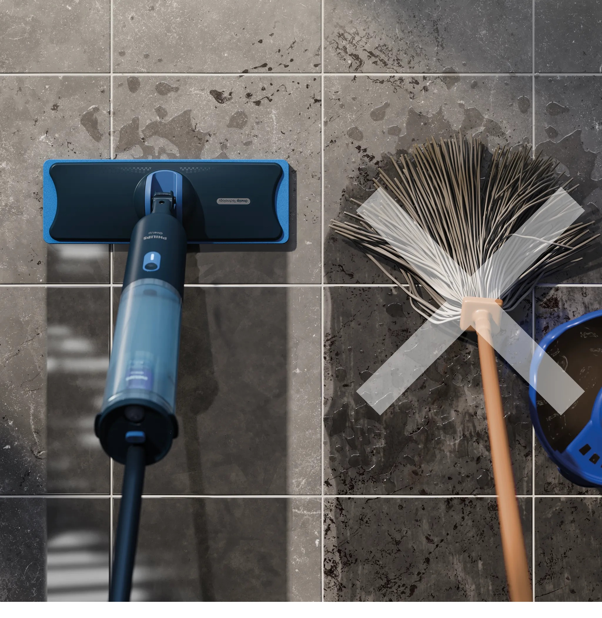 Niebieski mop z rączką leży obok miotły na ciemnych płytkach.