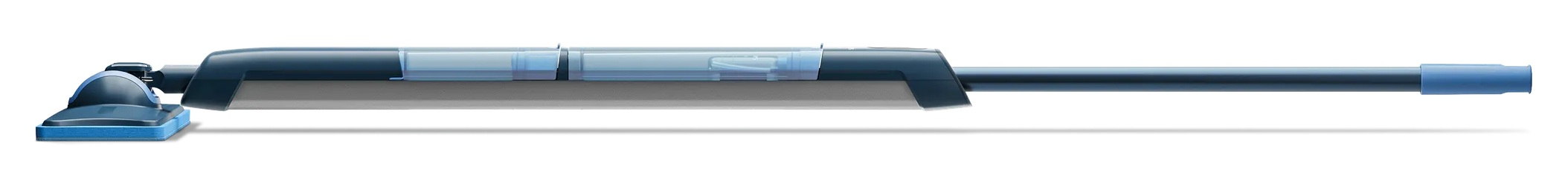 Niebiesko-szary mop z długim uchwytem na białym tle.