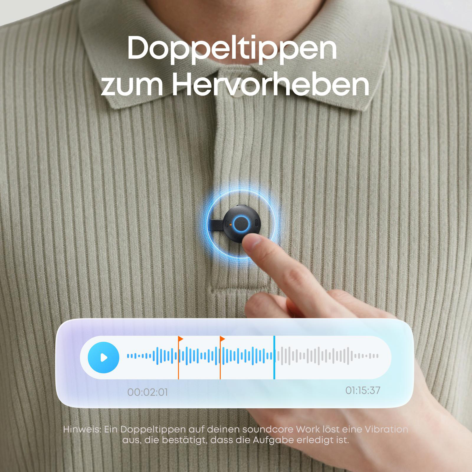 Ein Finger tippt auf ein kleines Gerät an einem Hemd. Eine Audio-Welle wird angezeigt.