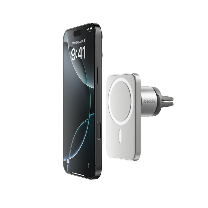 Belkin logolu gümüş telefon tutucu, siyah akıllı telefona takılı.