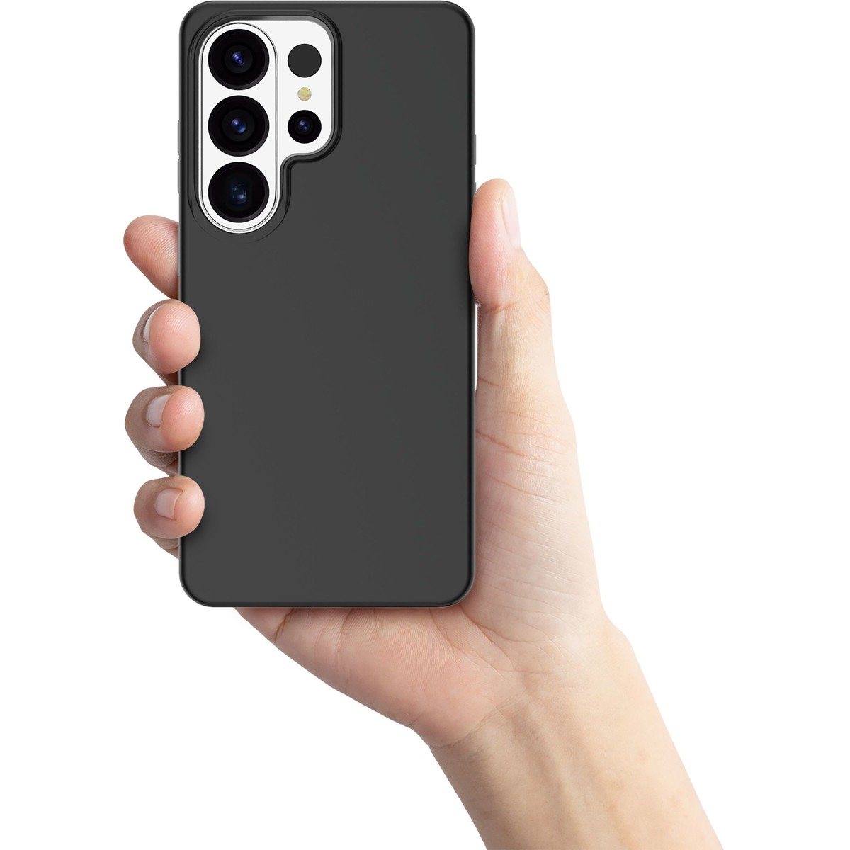 Una mano sujetando un smartphone negro con cuatro cámaras en la parte trasera.