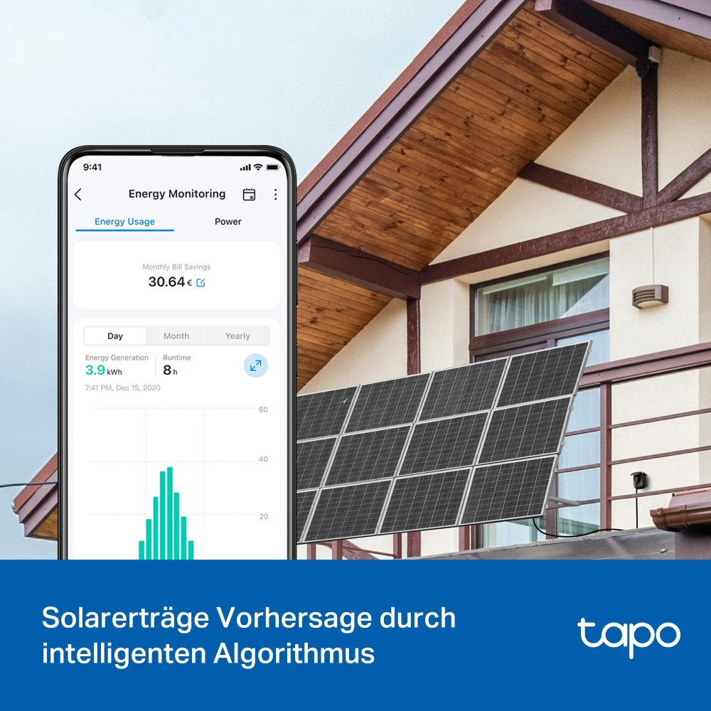 Smartphone zeigt Energie-Monitoring; Solarmodule auf Hausdach.