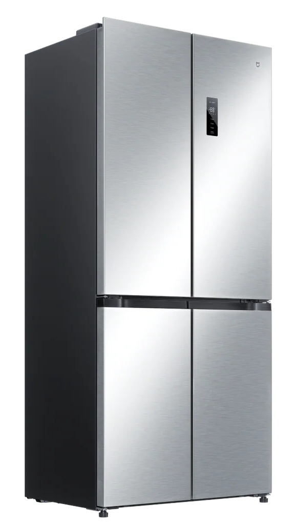 Srebrna lodówka czterodrzwiowa z czarnym cyfrowym wyświetlaczem.