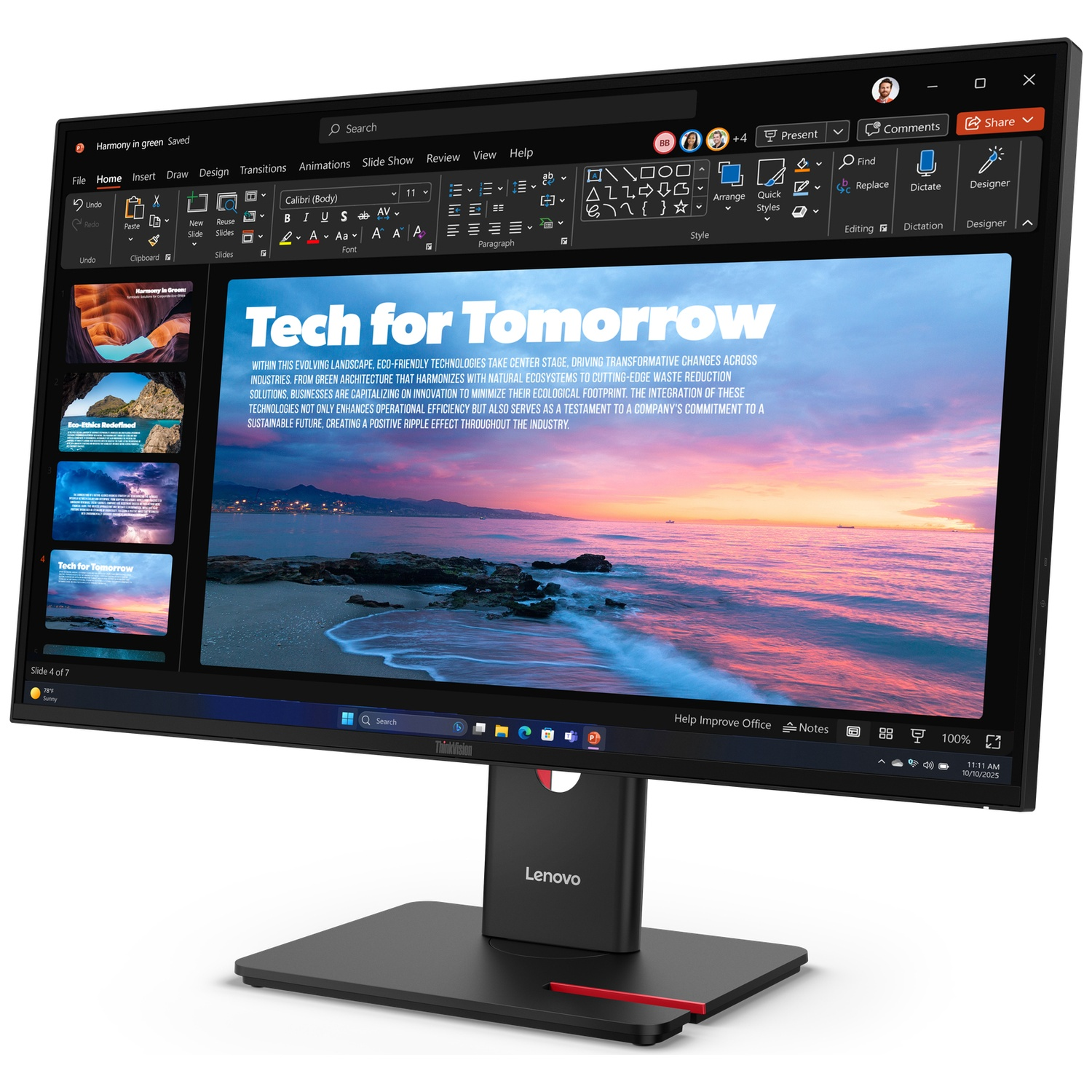 Un moniteur affiche une présentation intitulée « Tech for Tomorrow » avec une image de plage au coucher du soleil.