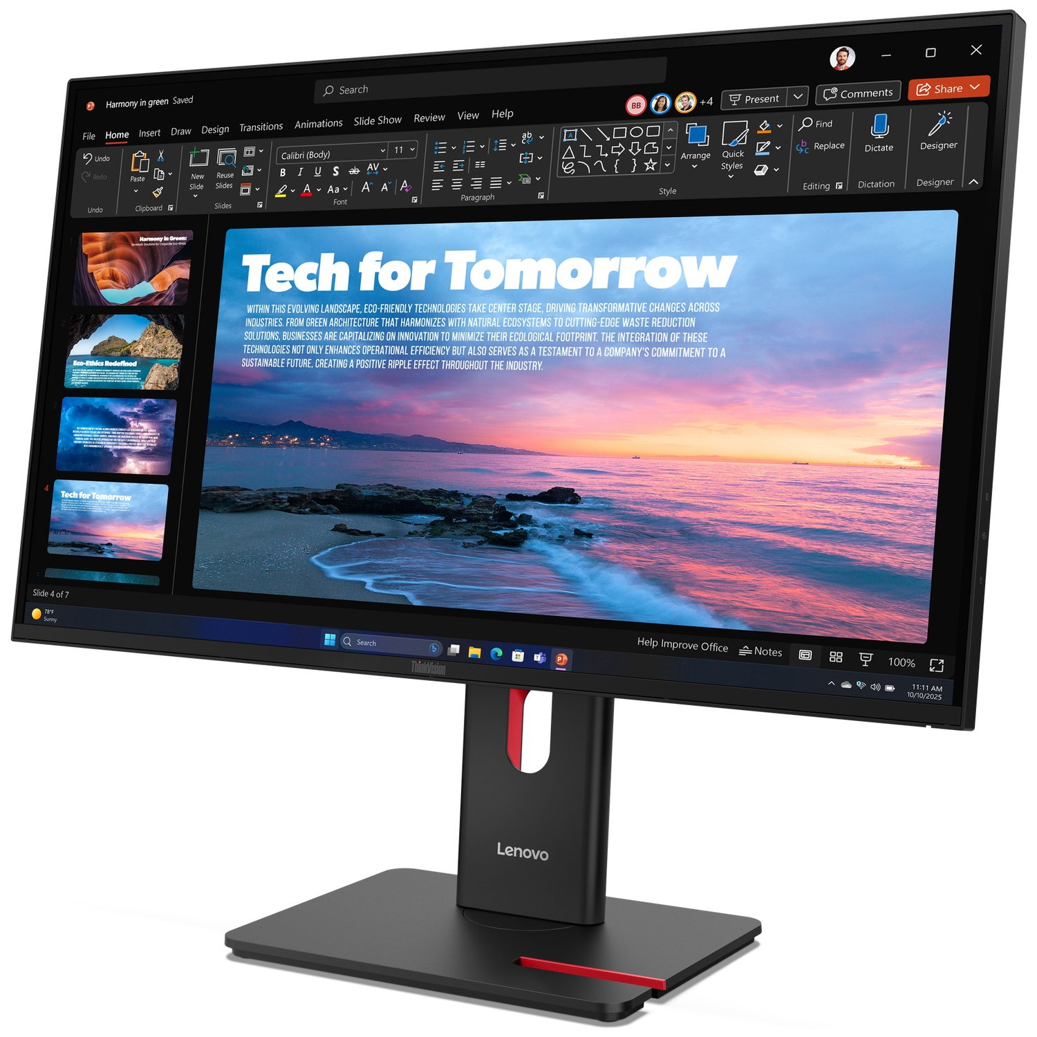 Un moniteur affiche une présentation intitulée « Tech for Tomorrow » à l'écran.